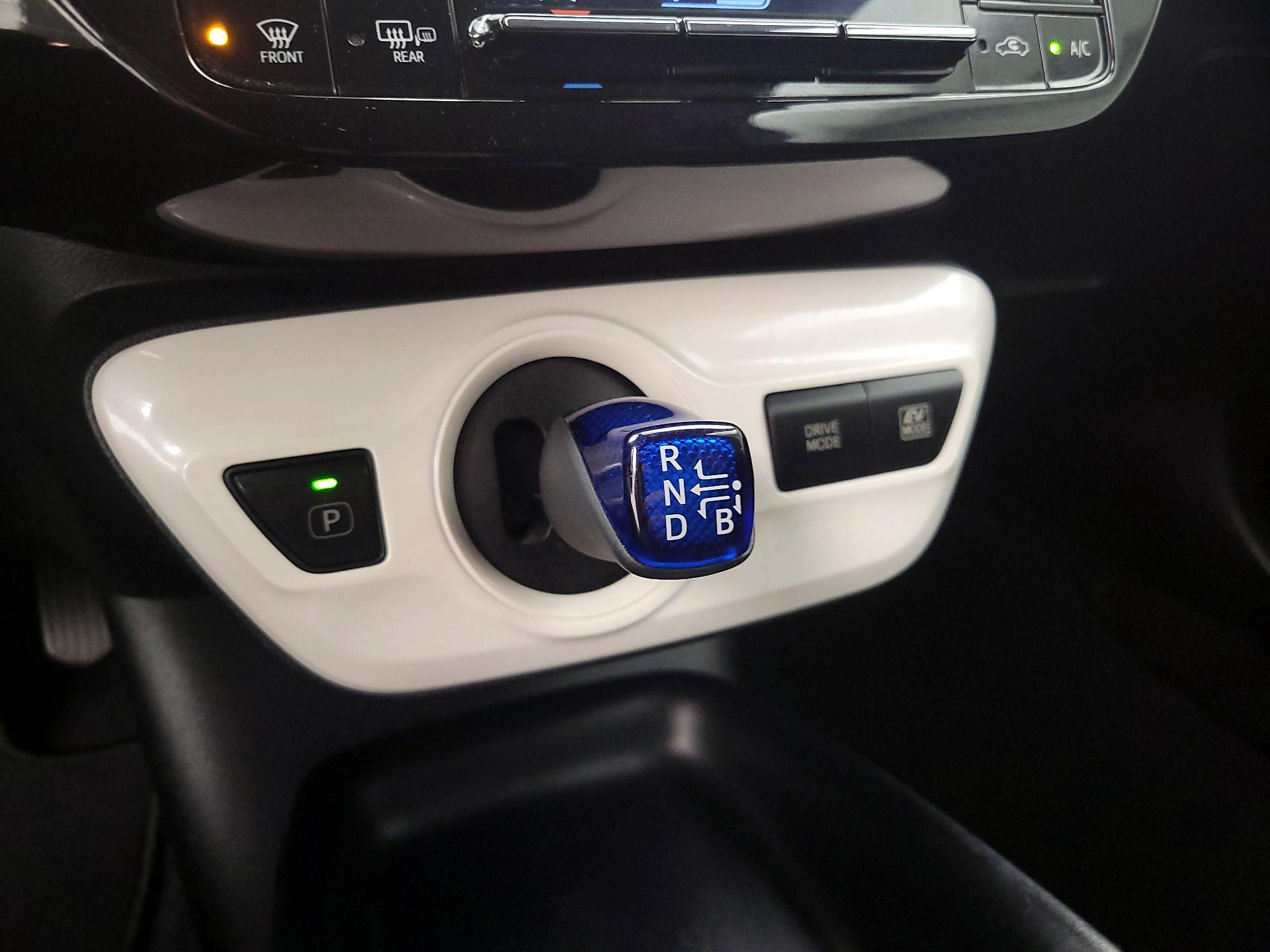 Thumbnail: 2018 Toyota Prius - 17