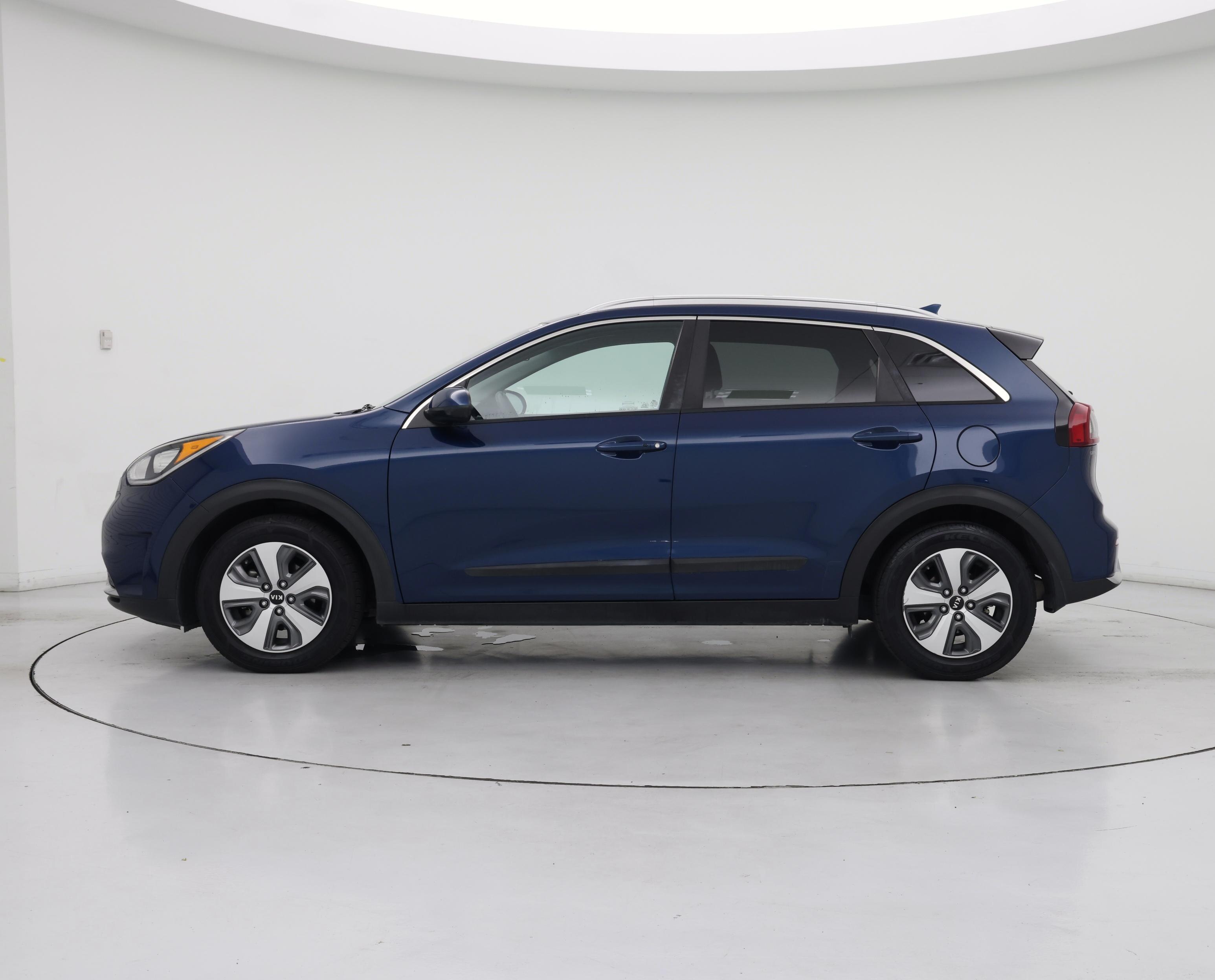 Thumbnail: 2018 Kia Niro - 3