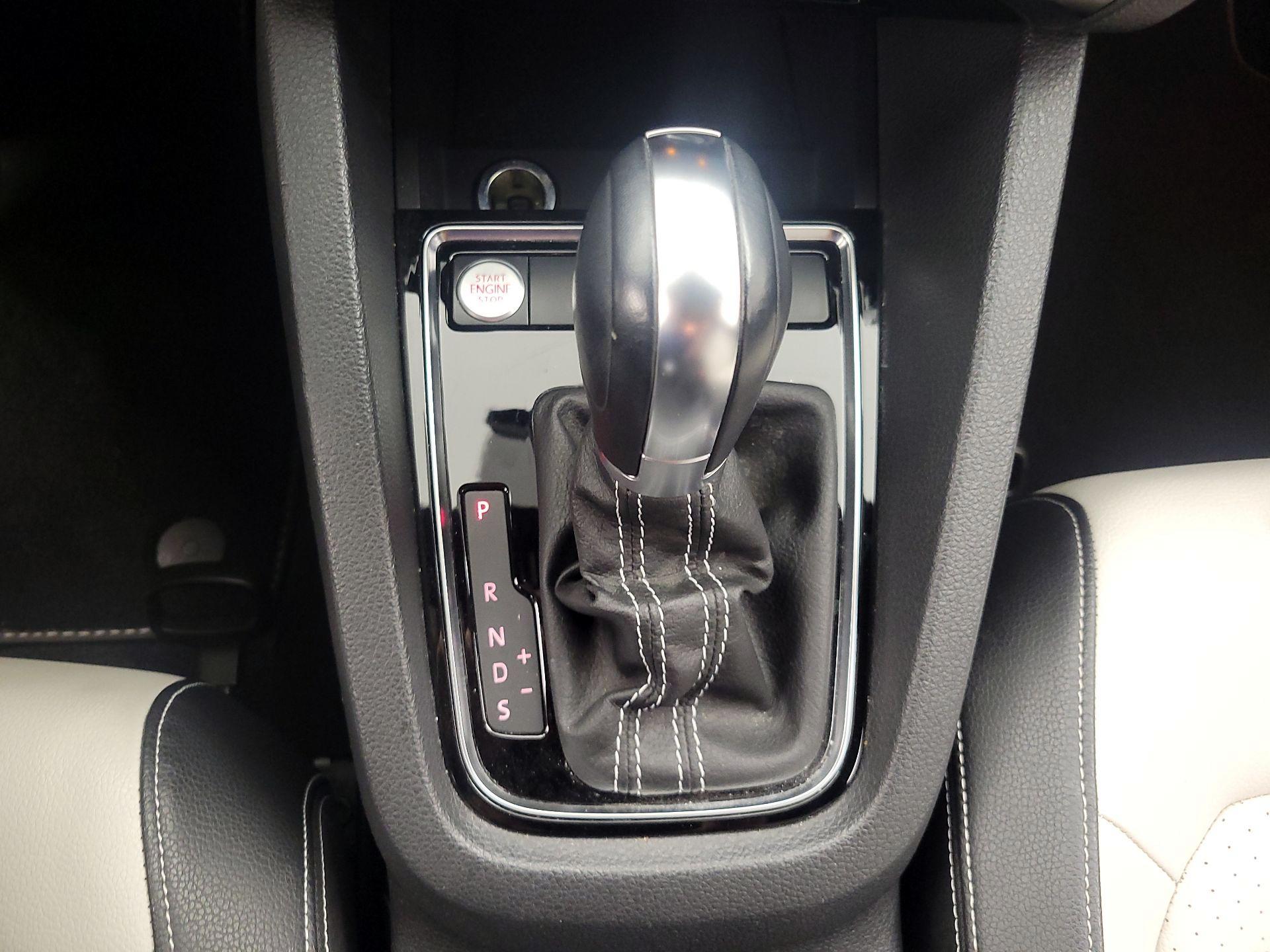 Thumbnail: 2015 Volkswagen Jetta - 17