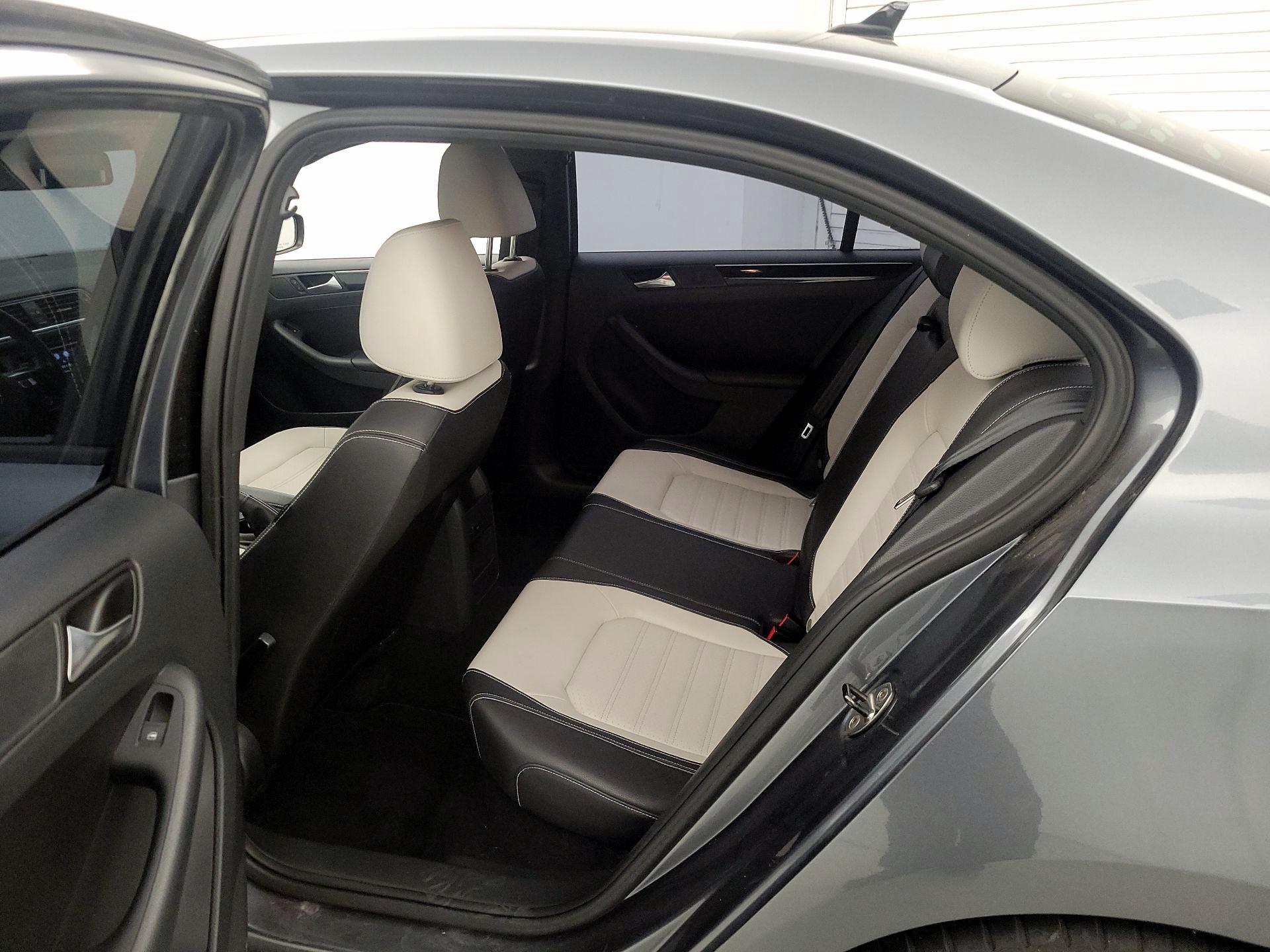Thumbnail: 2015 Volkswagen Jetta - 18