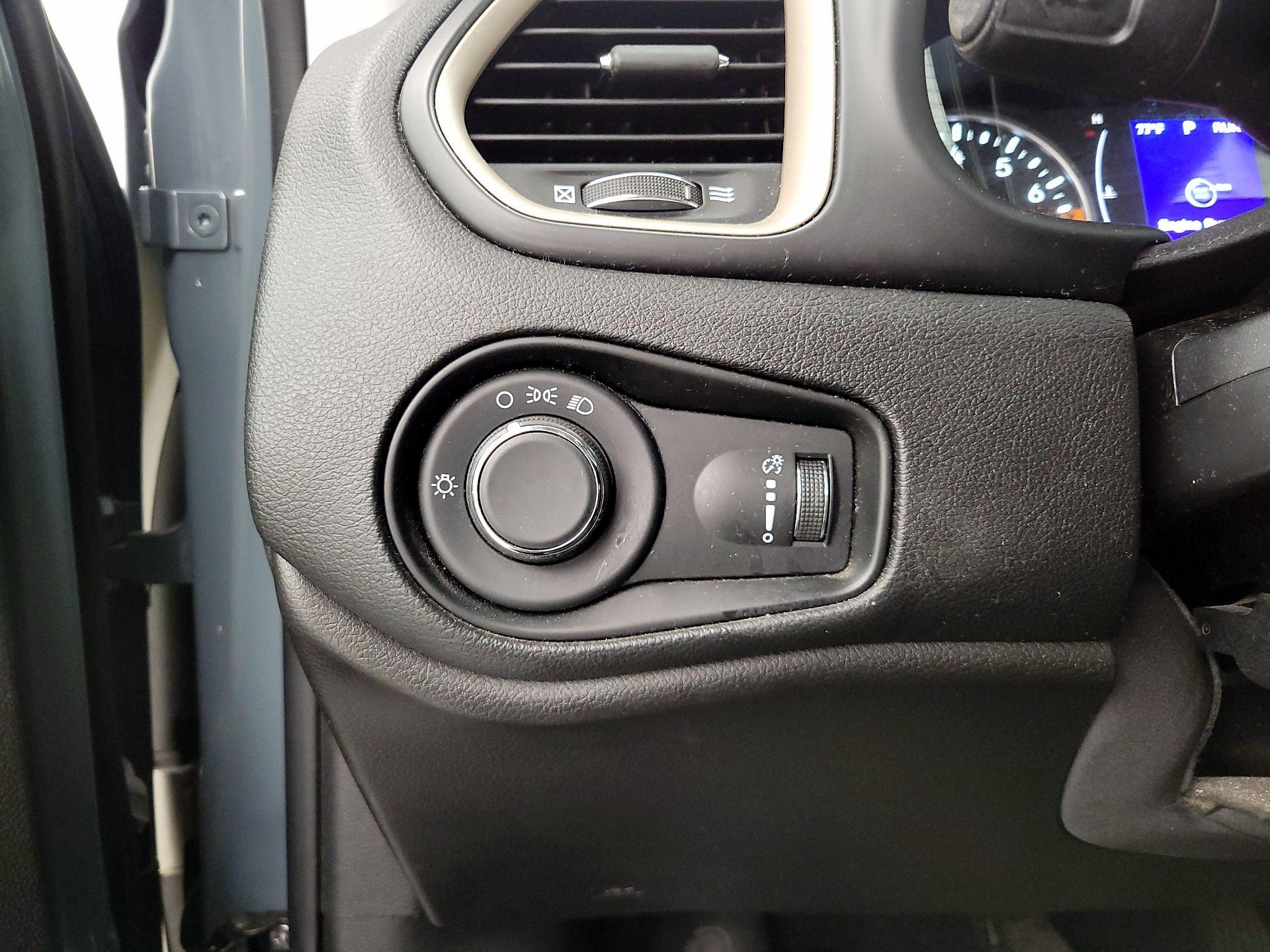 Thumbnail: 2017 Jeep Renegade - 13