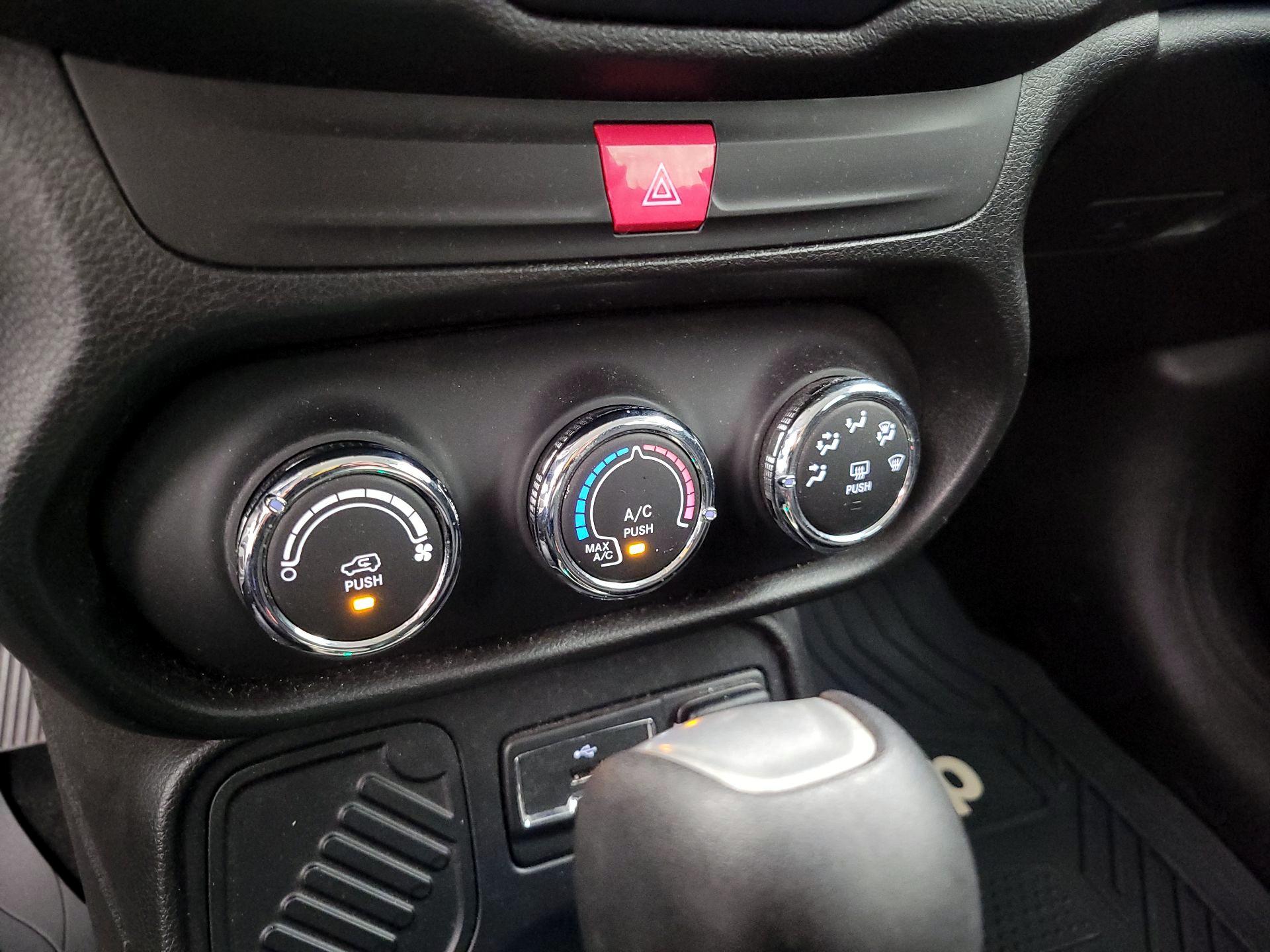 Thumbnail: 2017 Jeep Renegade - 15