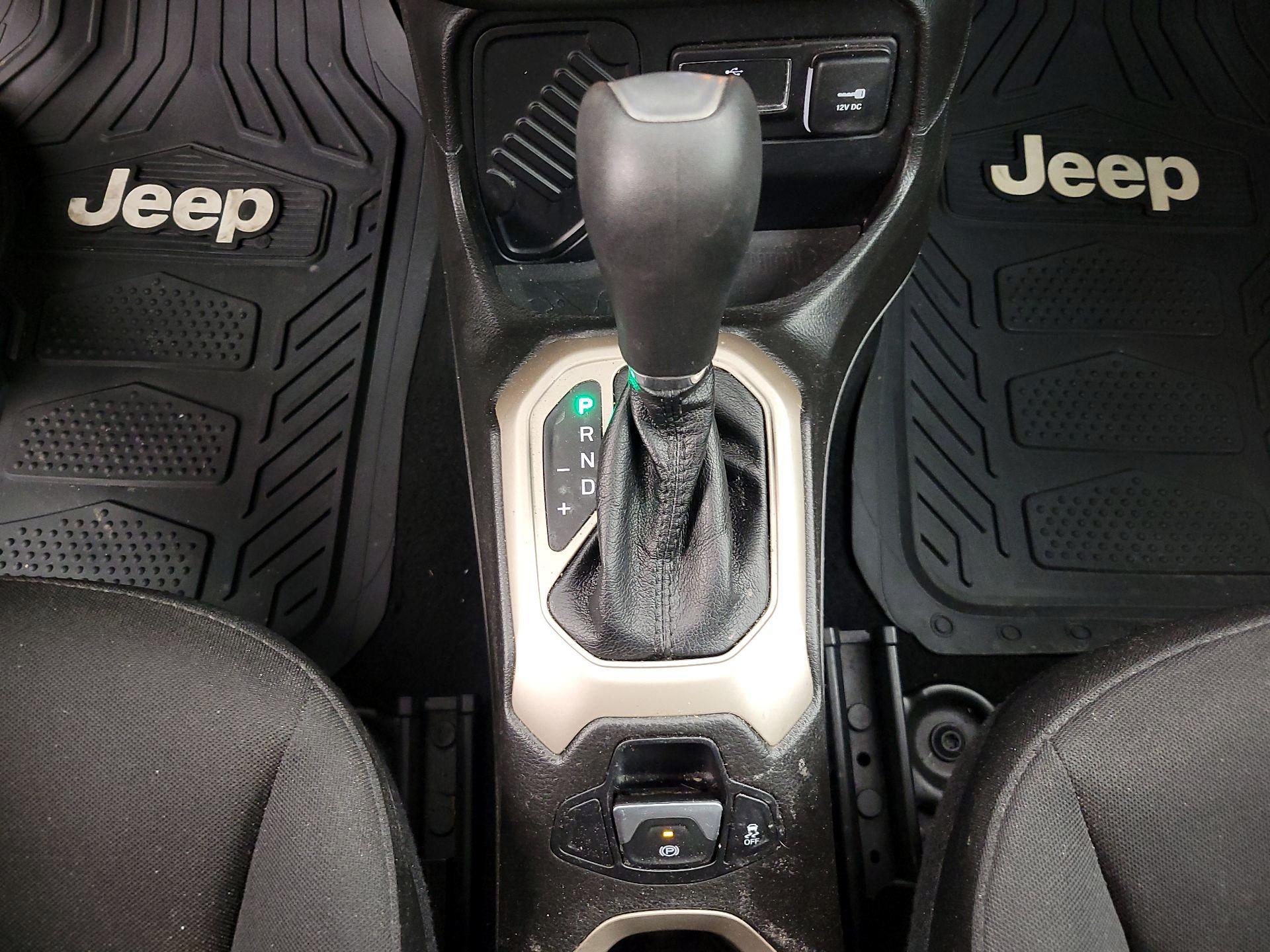 Thumbnail: 2017 Jeep Renegade - 16
