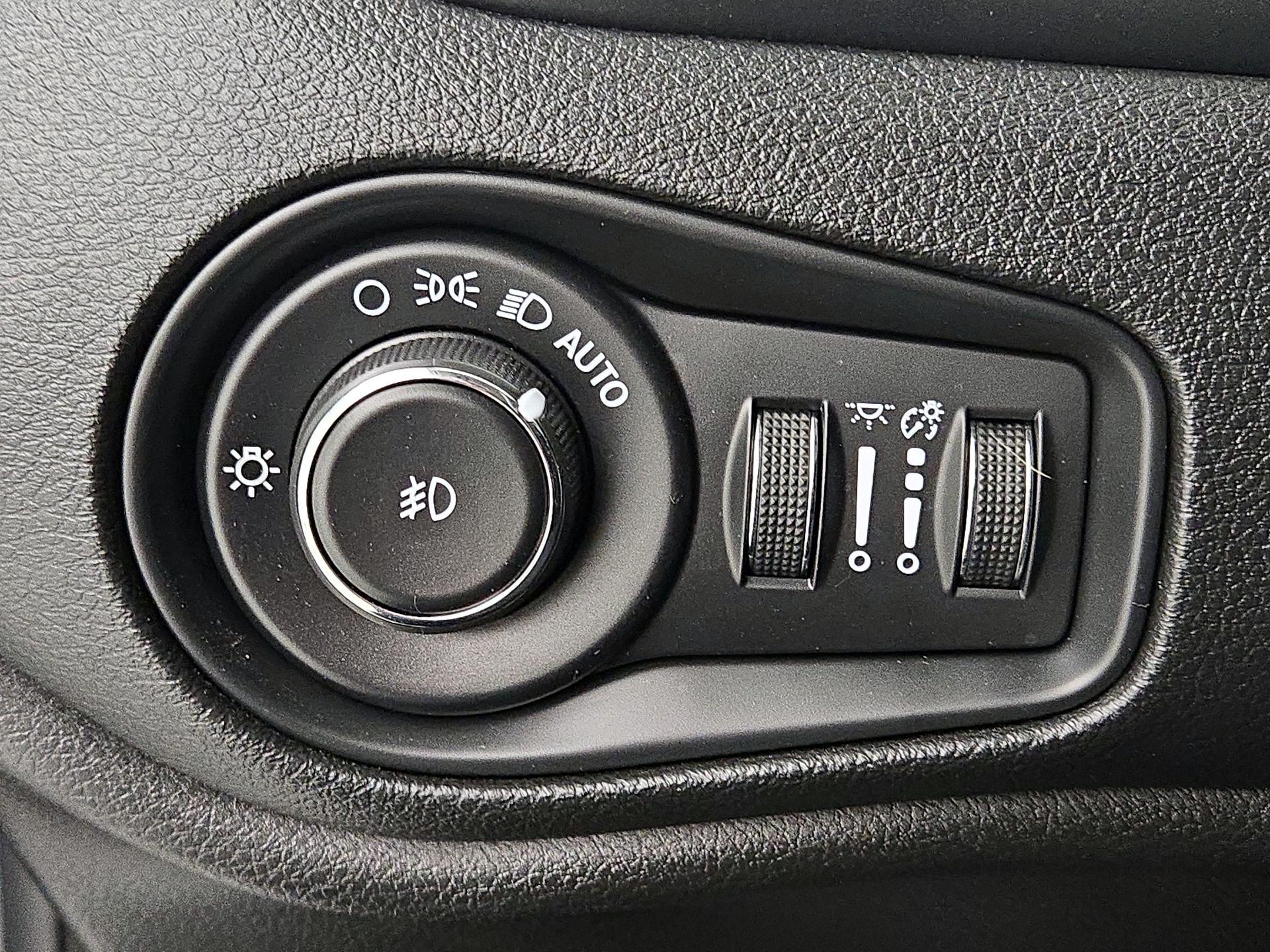 Thumbnail: 2020 Jeep Renegade - 13