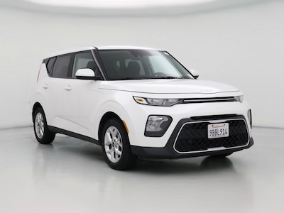 White 2022 Kia Soul LX