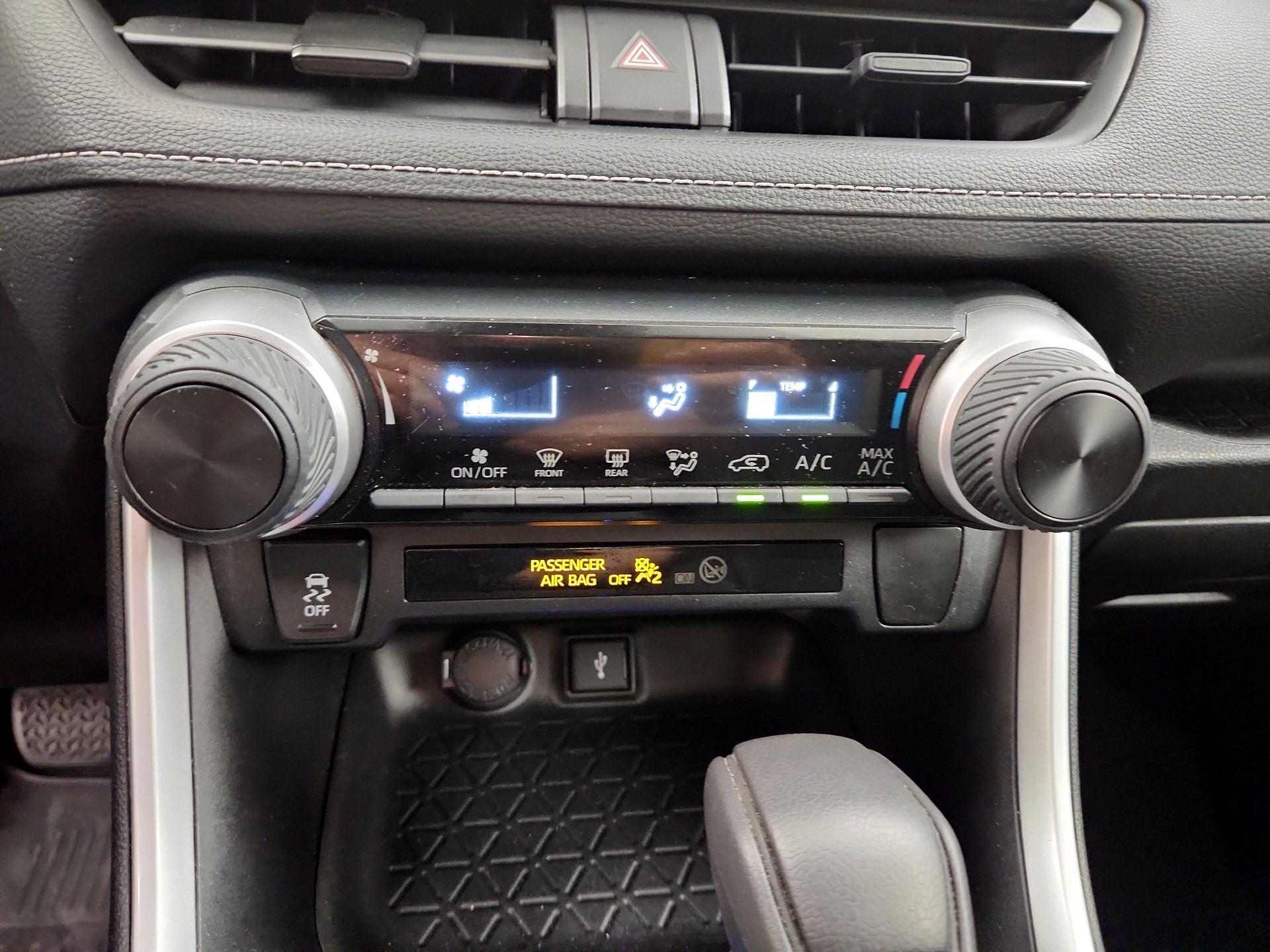 Thumbnail: 2020 Toyota RAV4 - 16