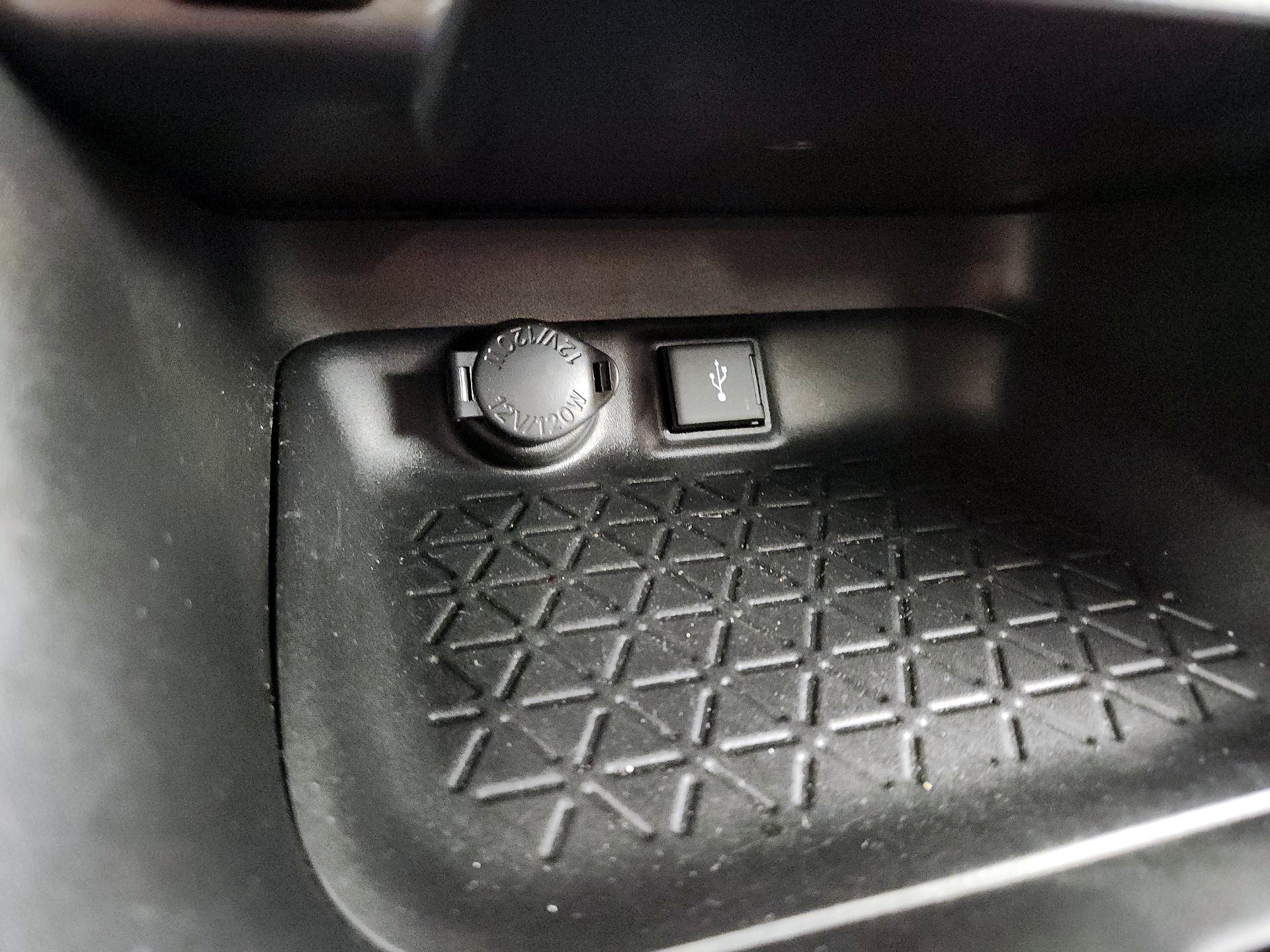 Thumbnail: 2020 Toyota RAV4 - 18