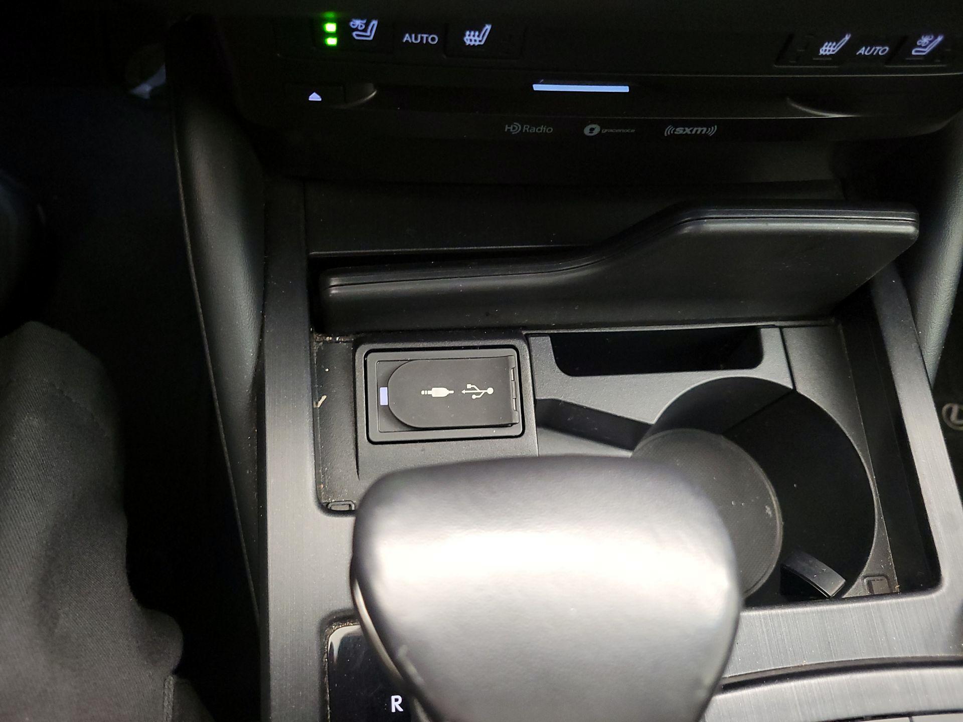 Thumbnail: 2020 Lexus ES - 19