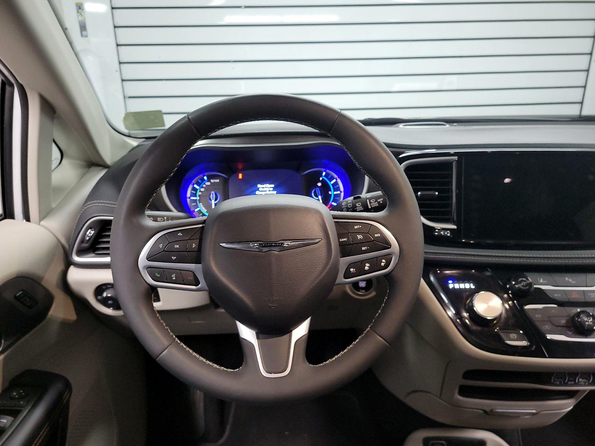 Thumbnail: 2024 Chrysler Pacifica - 10