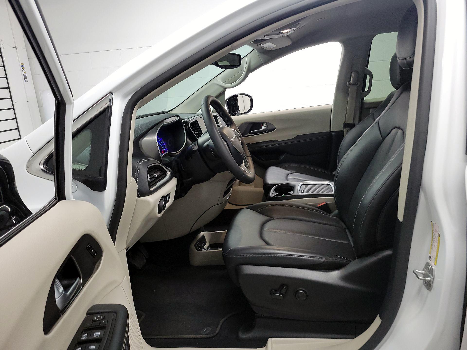 Thumbnail: 2024 Chrysler Pacifica - 11
