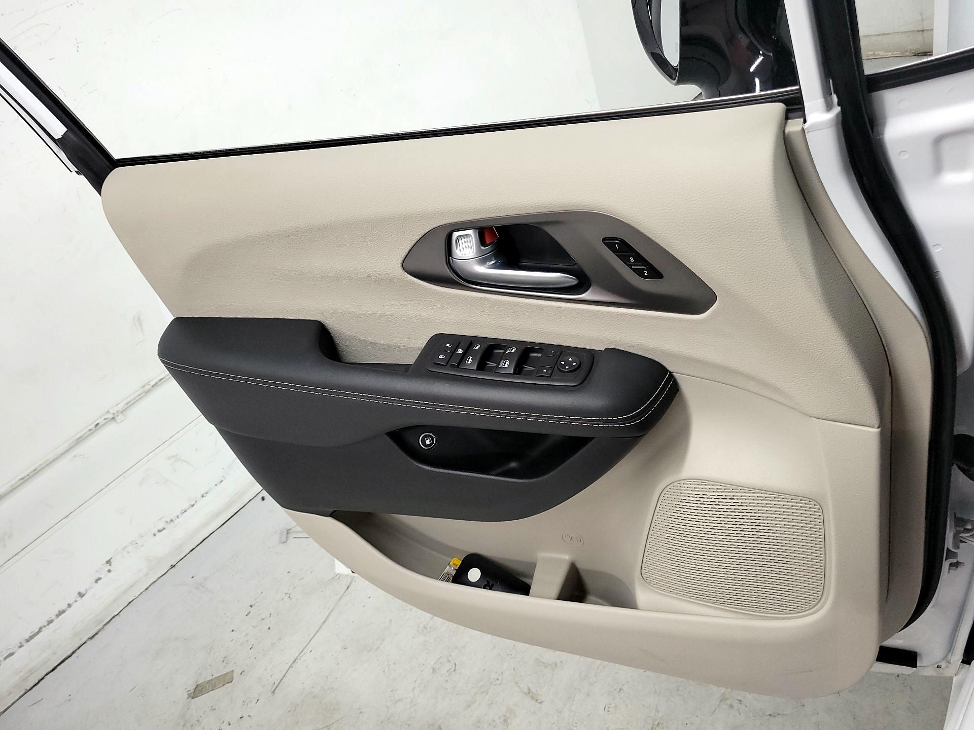 Thumbnail: 2024 Chrysler Pacifica - 12