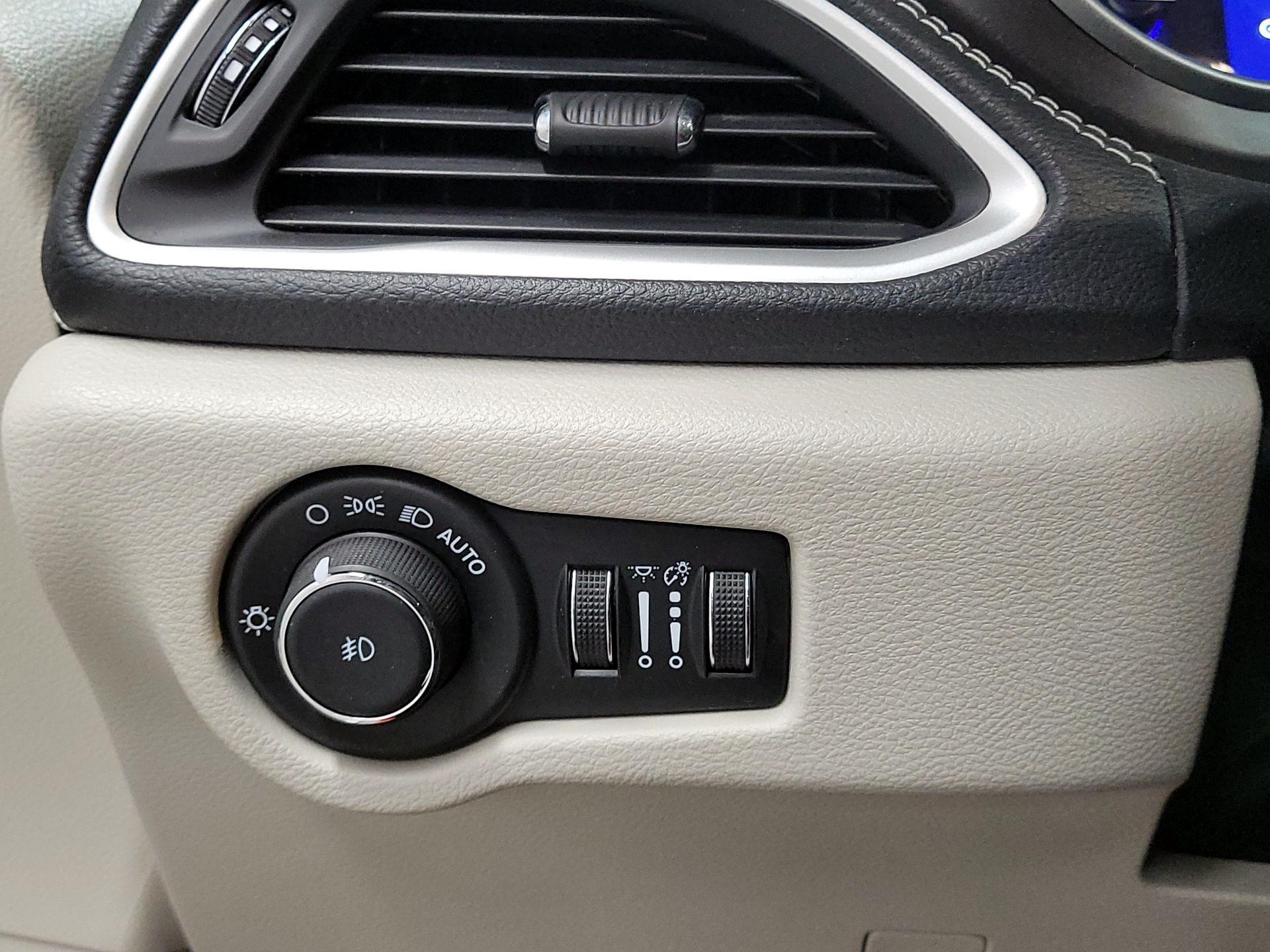 Thumbnail: 2024 Chrysler Pacifica - 13