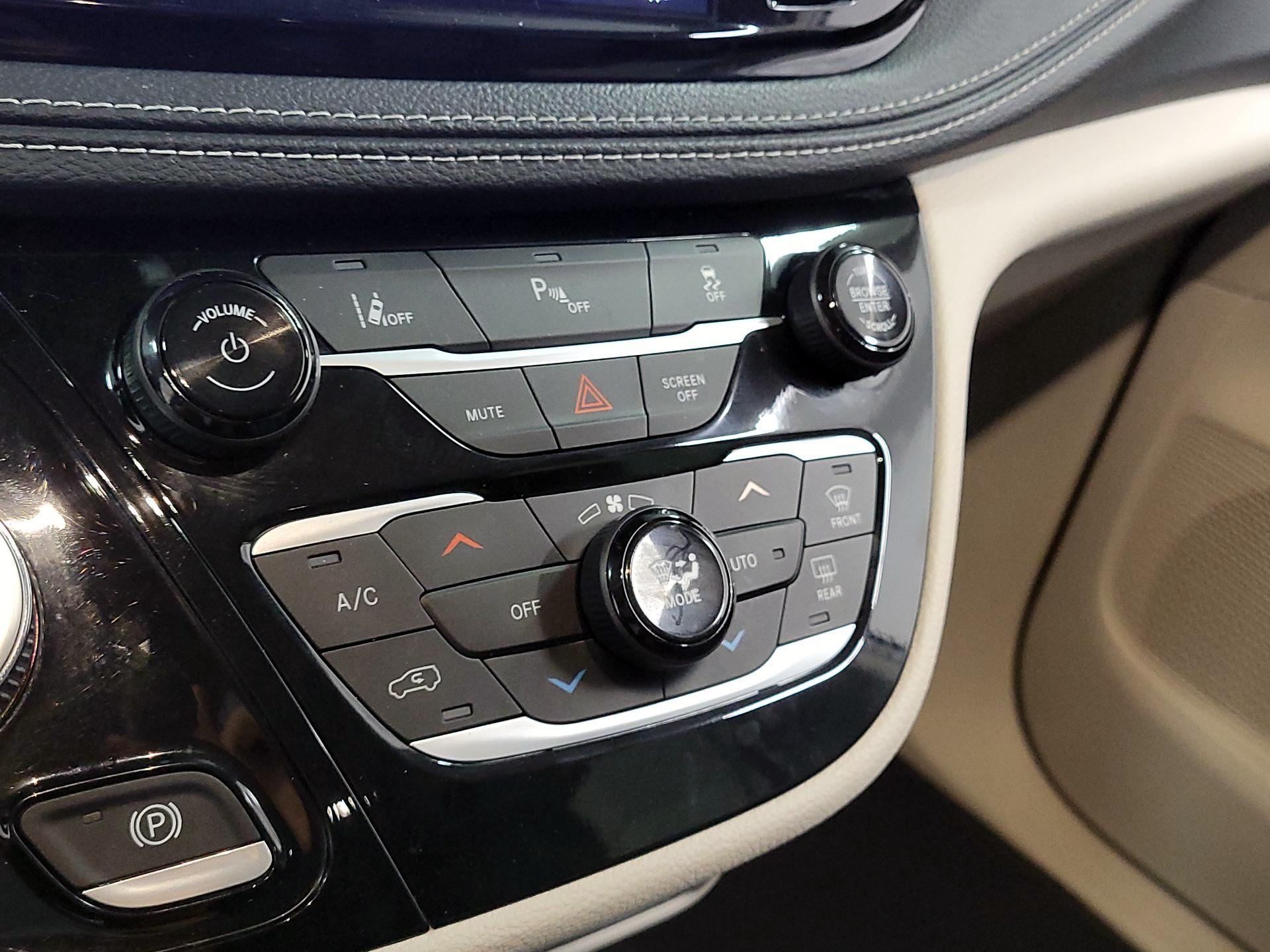 Thumbnail: 2024 Chrysler Pacifica - 16