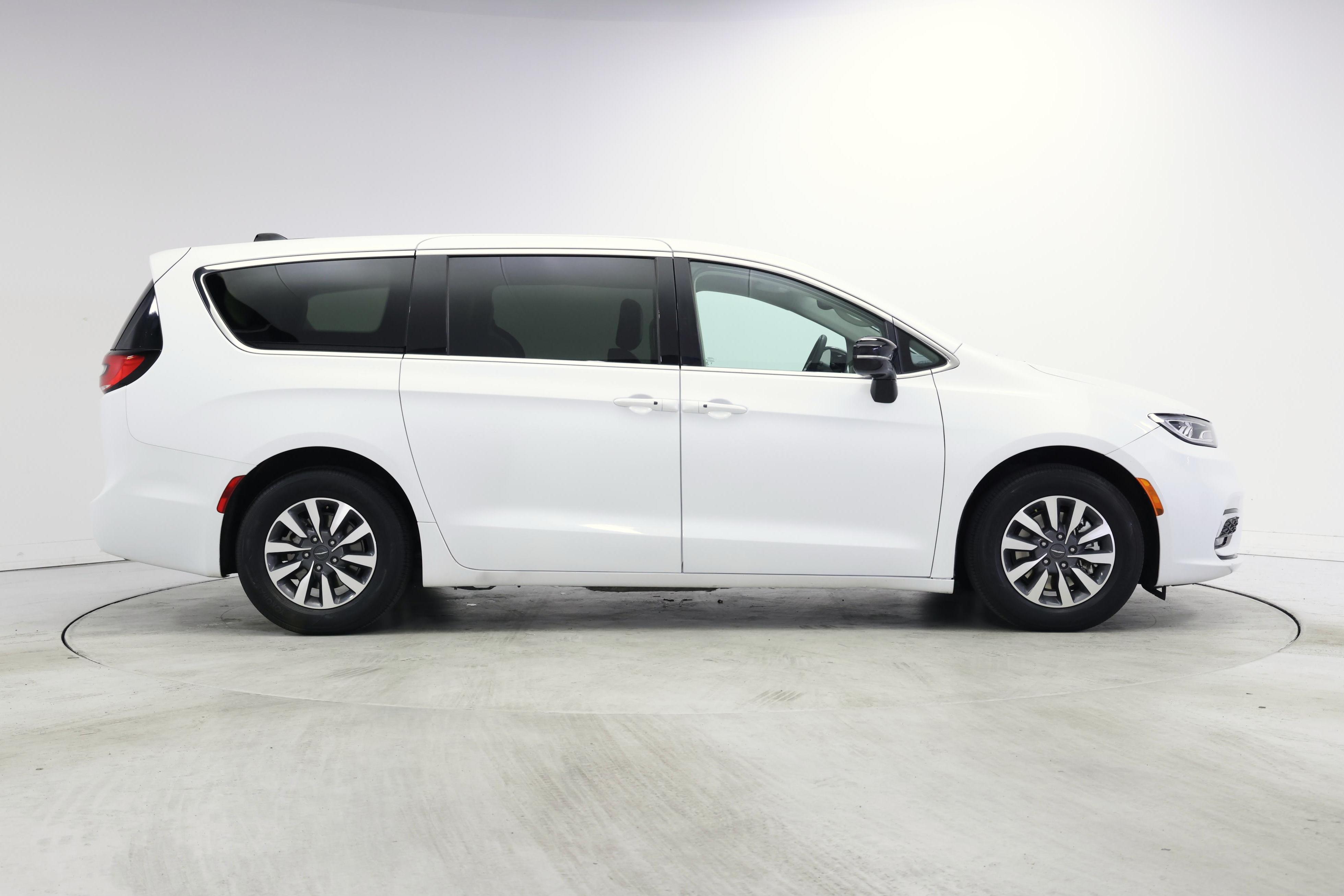 Thumbnail: 2024 Chrysler Pacifica - 7