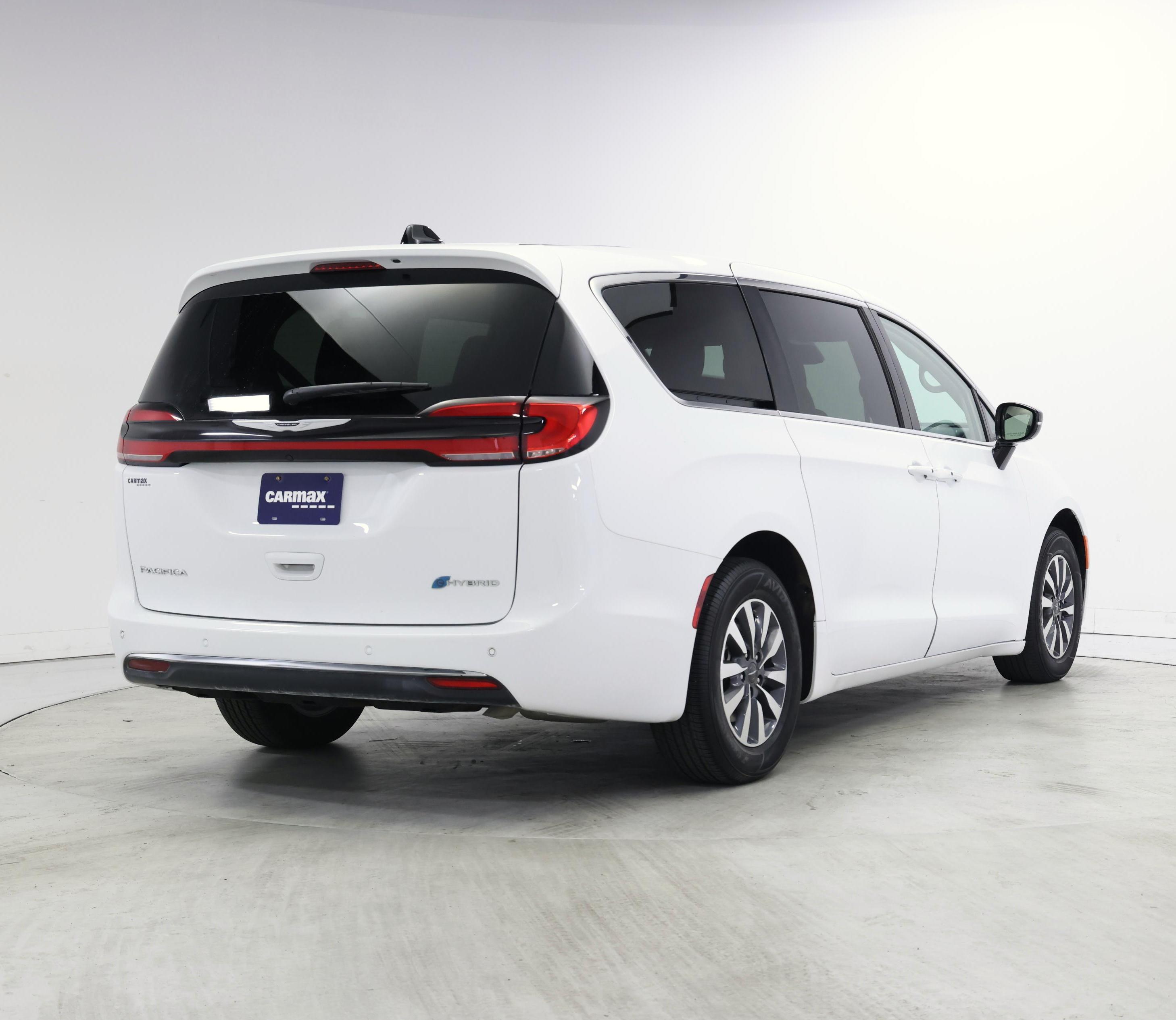 Thumbnail: 2024 Chrysler Pacifica - 8