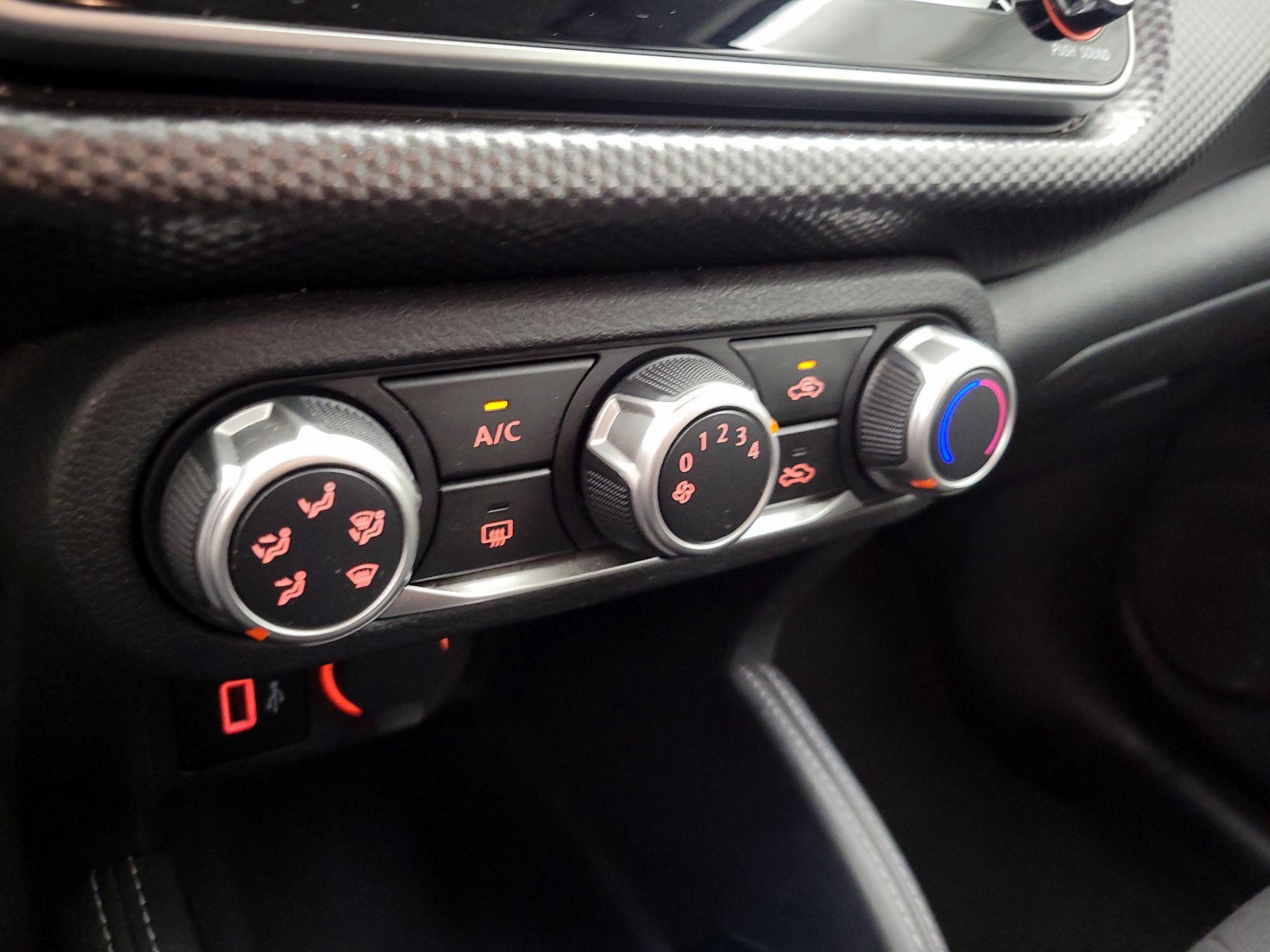 Thumbnail: 2018 Nissan Kicks - 16