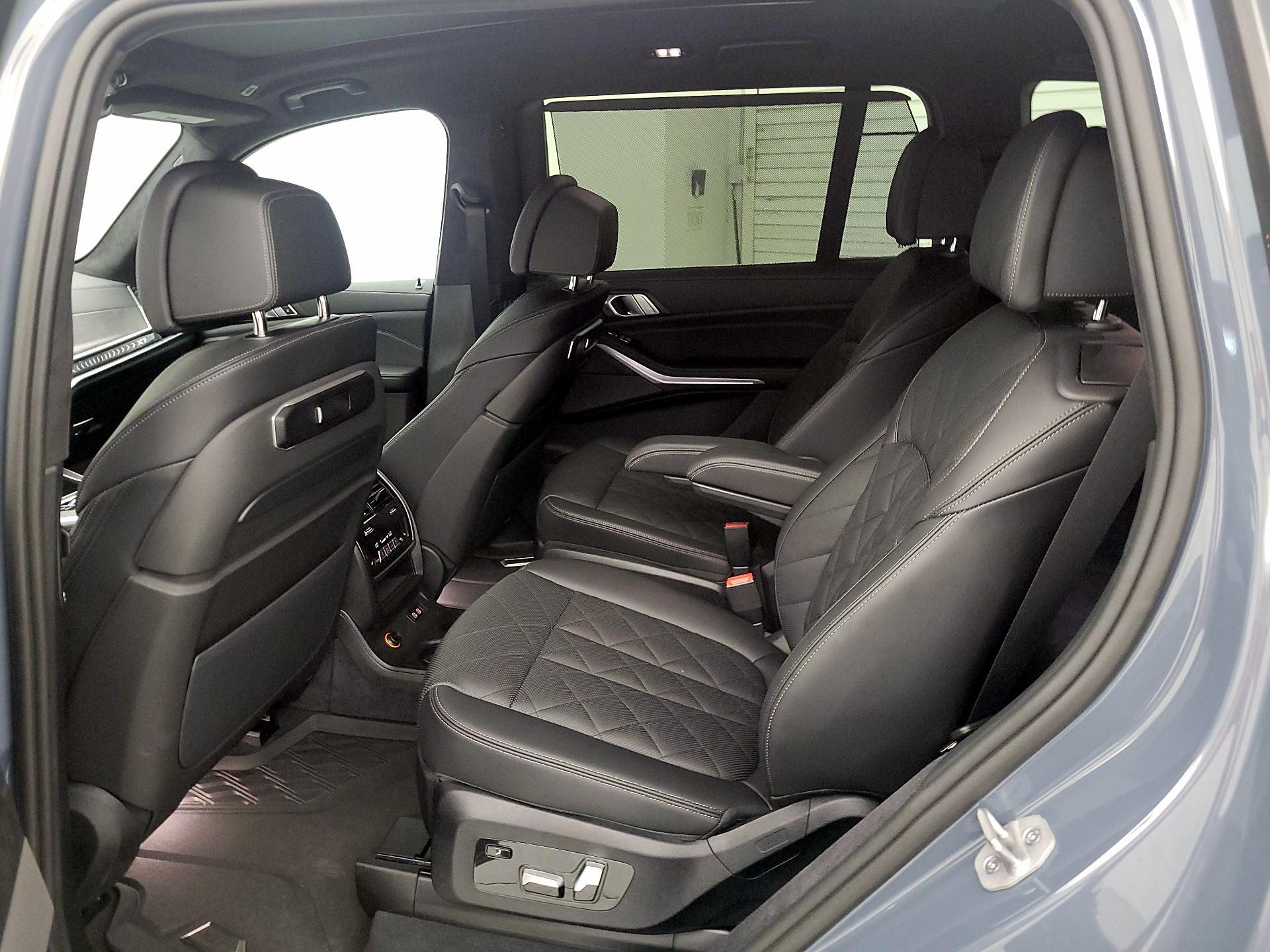 Thumbnail: 2025 BMW X7 - 18