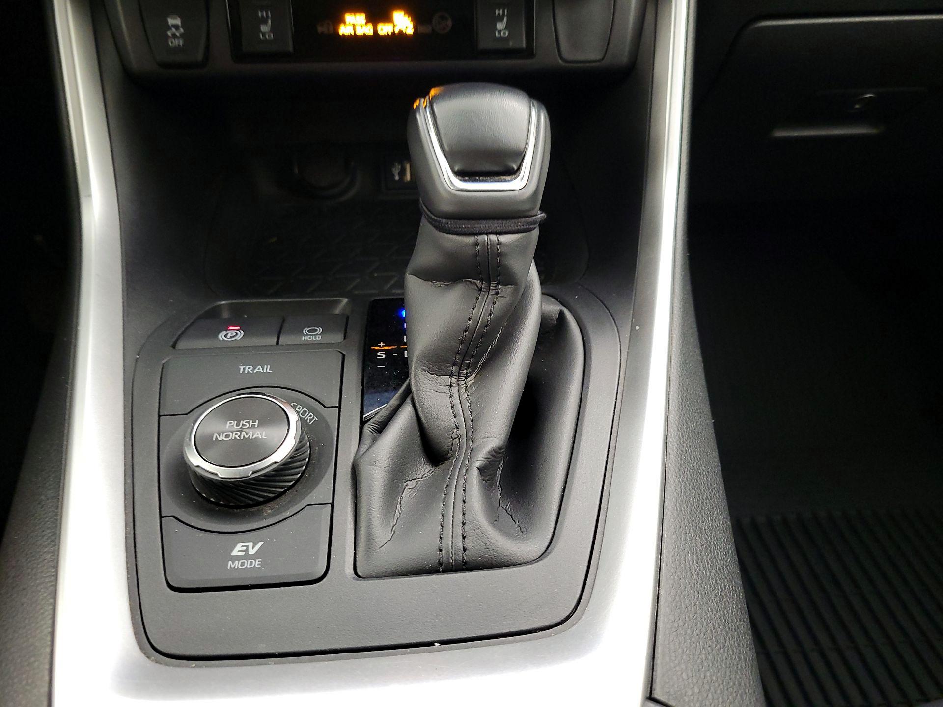 Thumbnail: 2024 Toyota RAV4 - 17