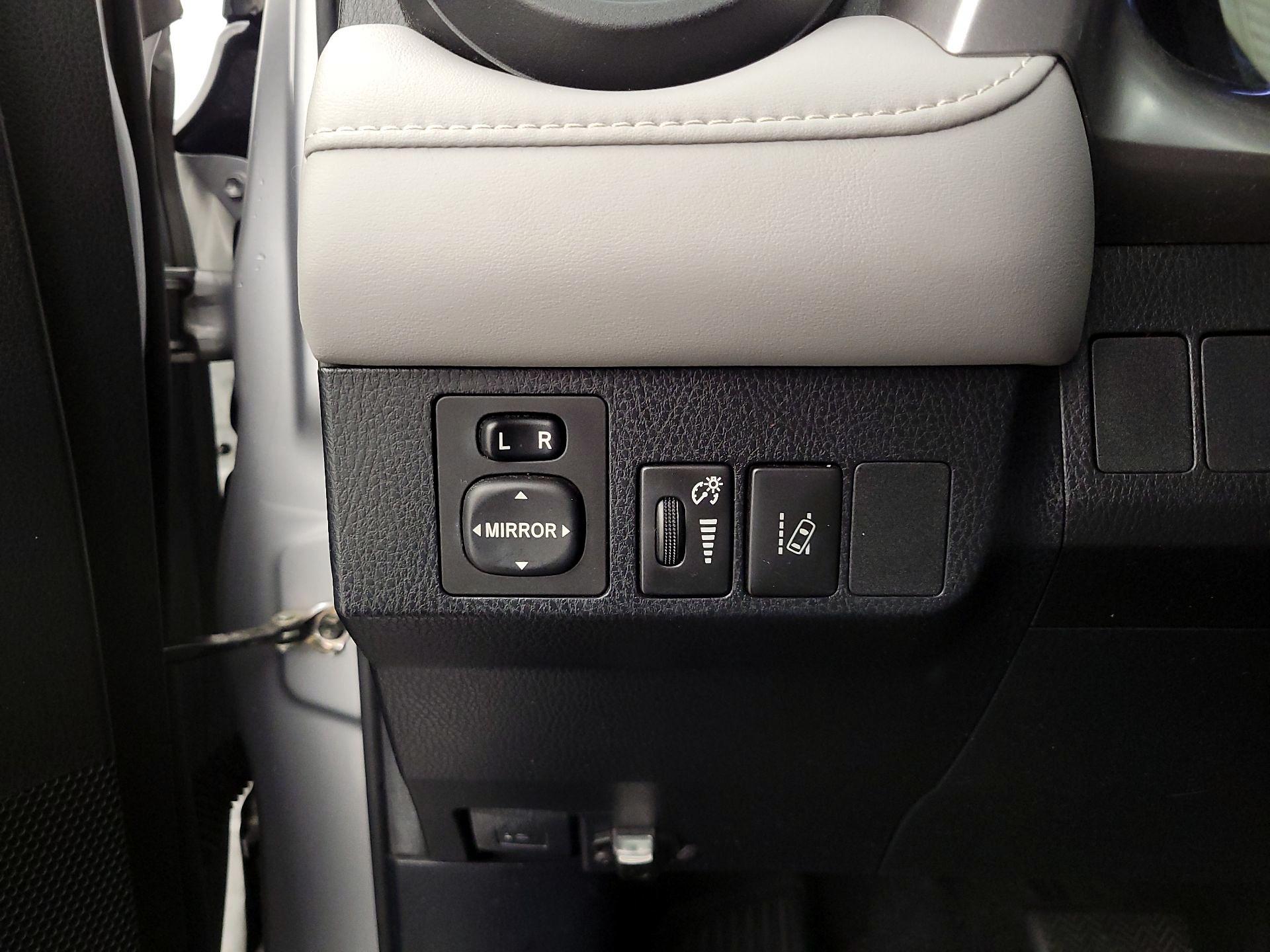 Thumbnail: 2018 Toyota RAV4 - 13