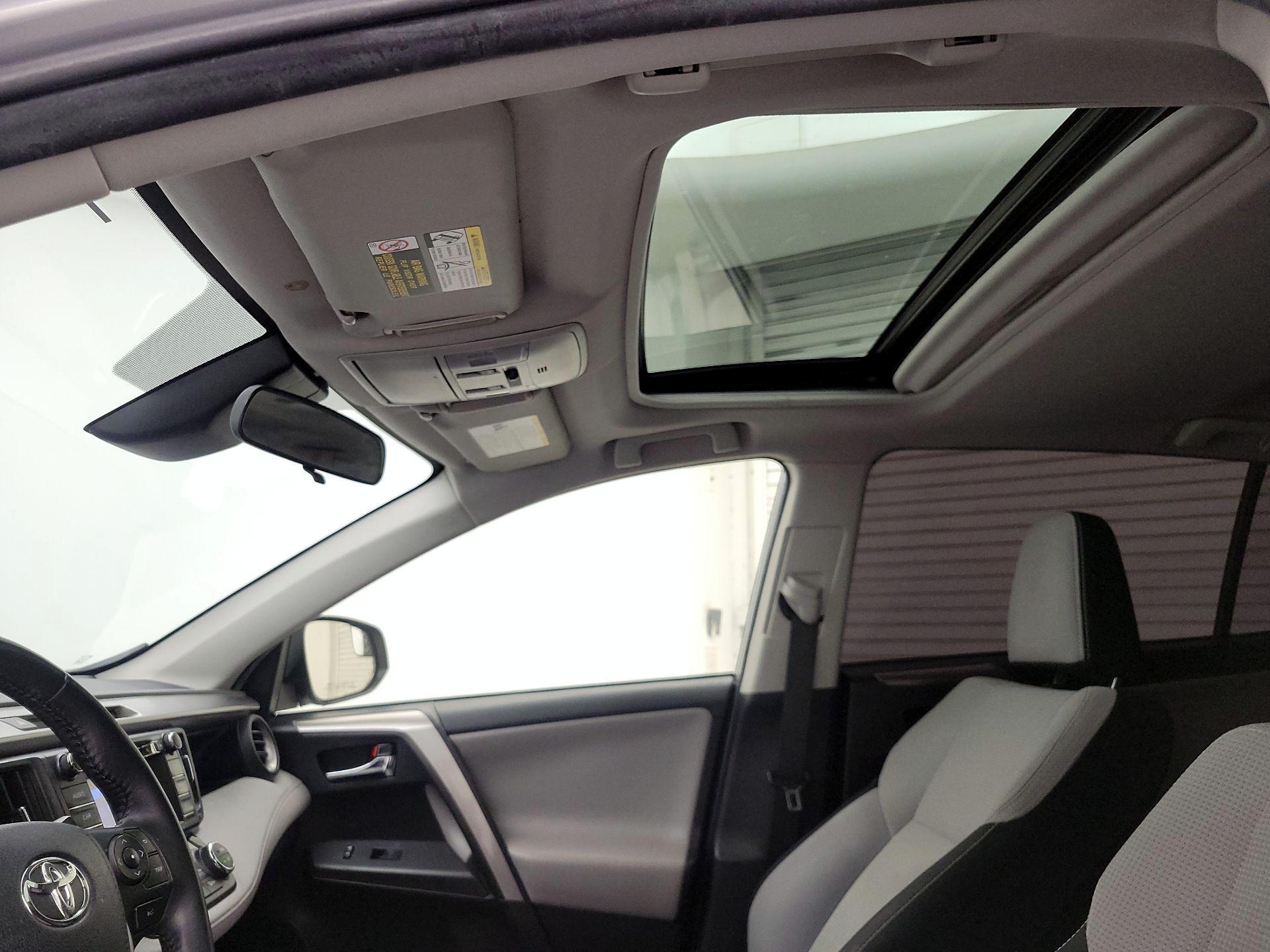 Thumbnail: 2018 Toyota RAV4 - 19
