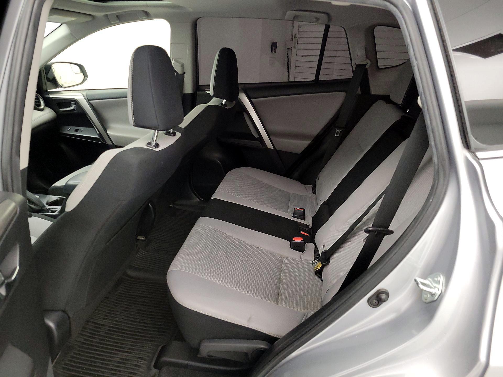 Thumbnail: 2018 Toyota RAV4 - 20