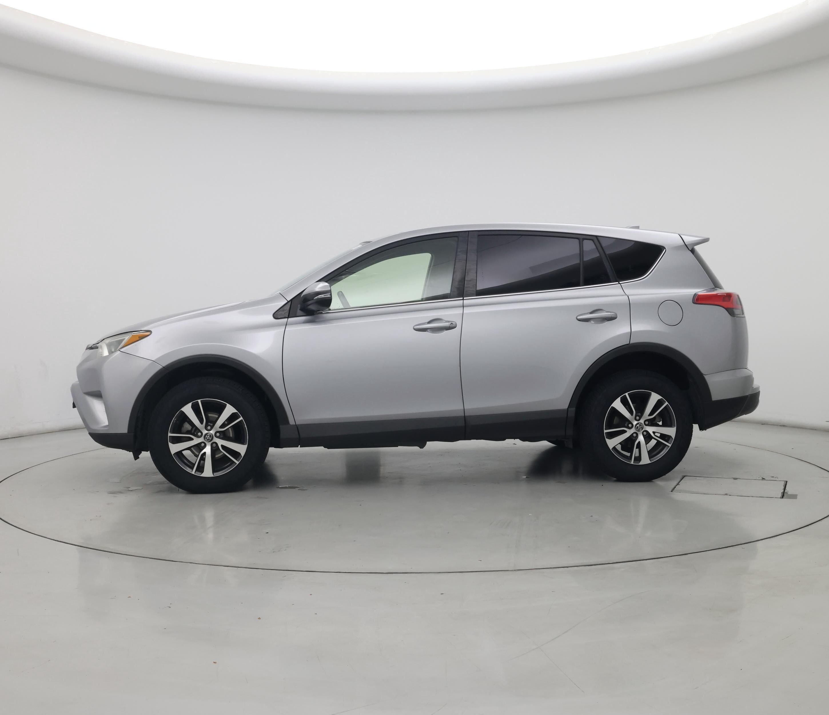 Thumbnail: 2018 Toyota RAV4 - 3