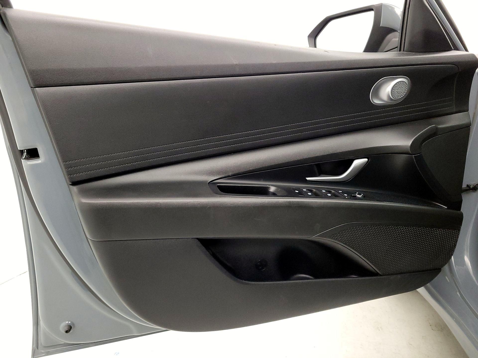 Thumbnail: 2022 Hyundai Elantra - 12