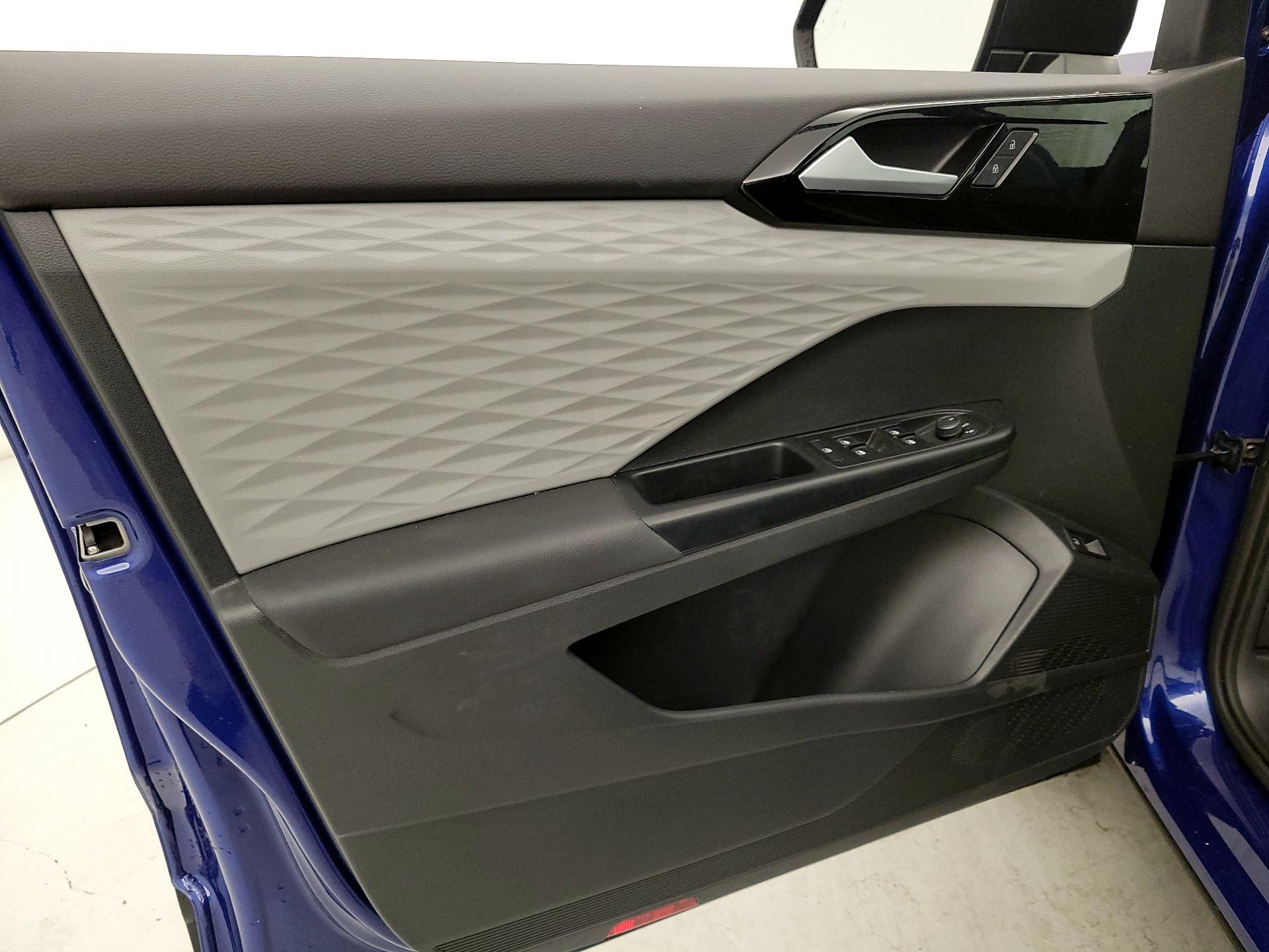 Thumbnail: 2023 Volkswagen Taos - 12
