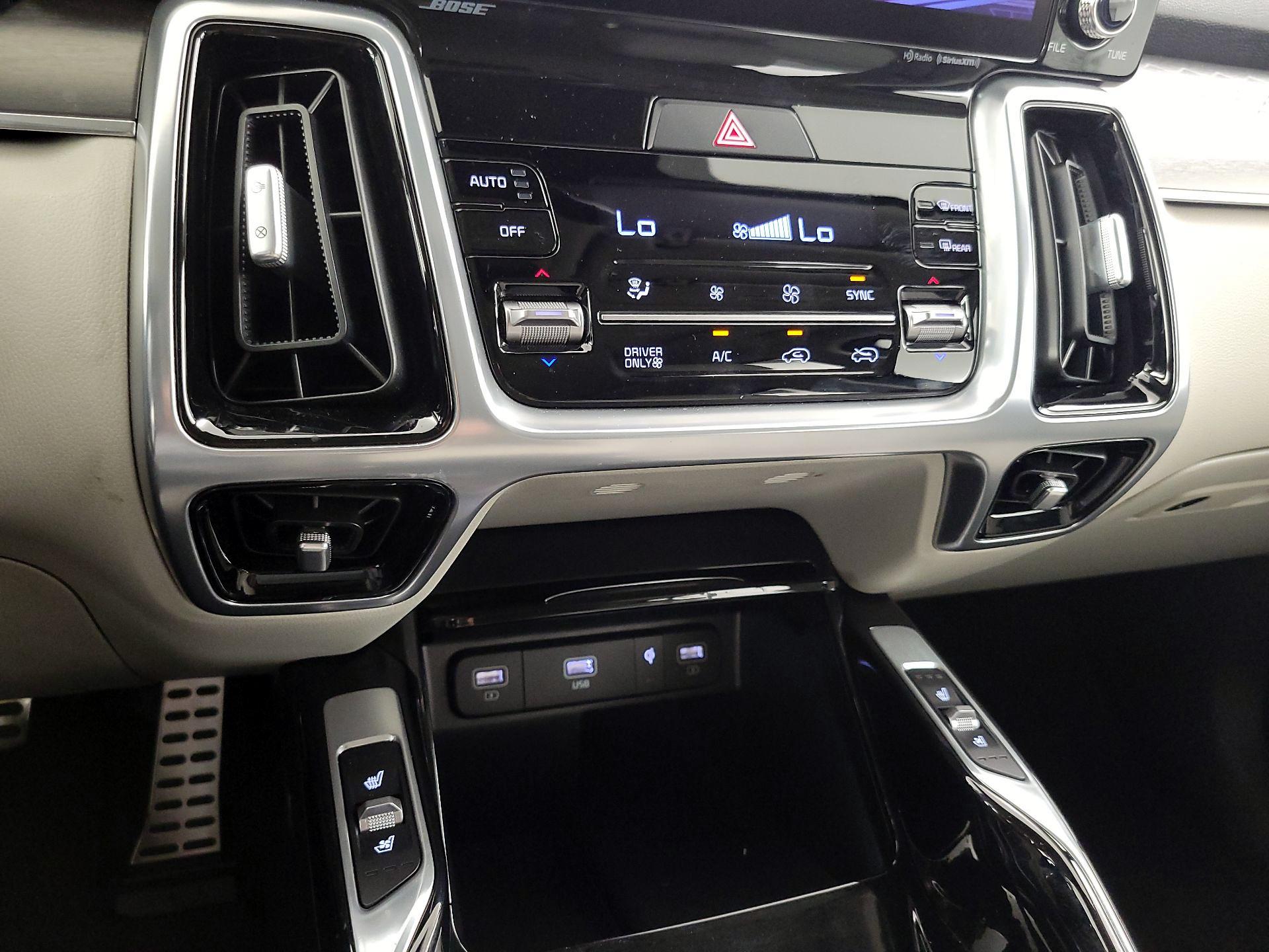 Thumbnail: 2023 Kia Sorento - 17