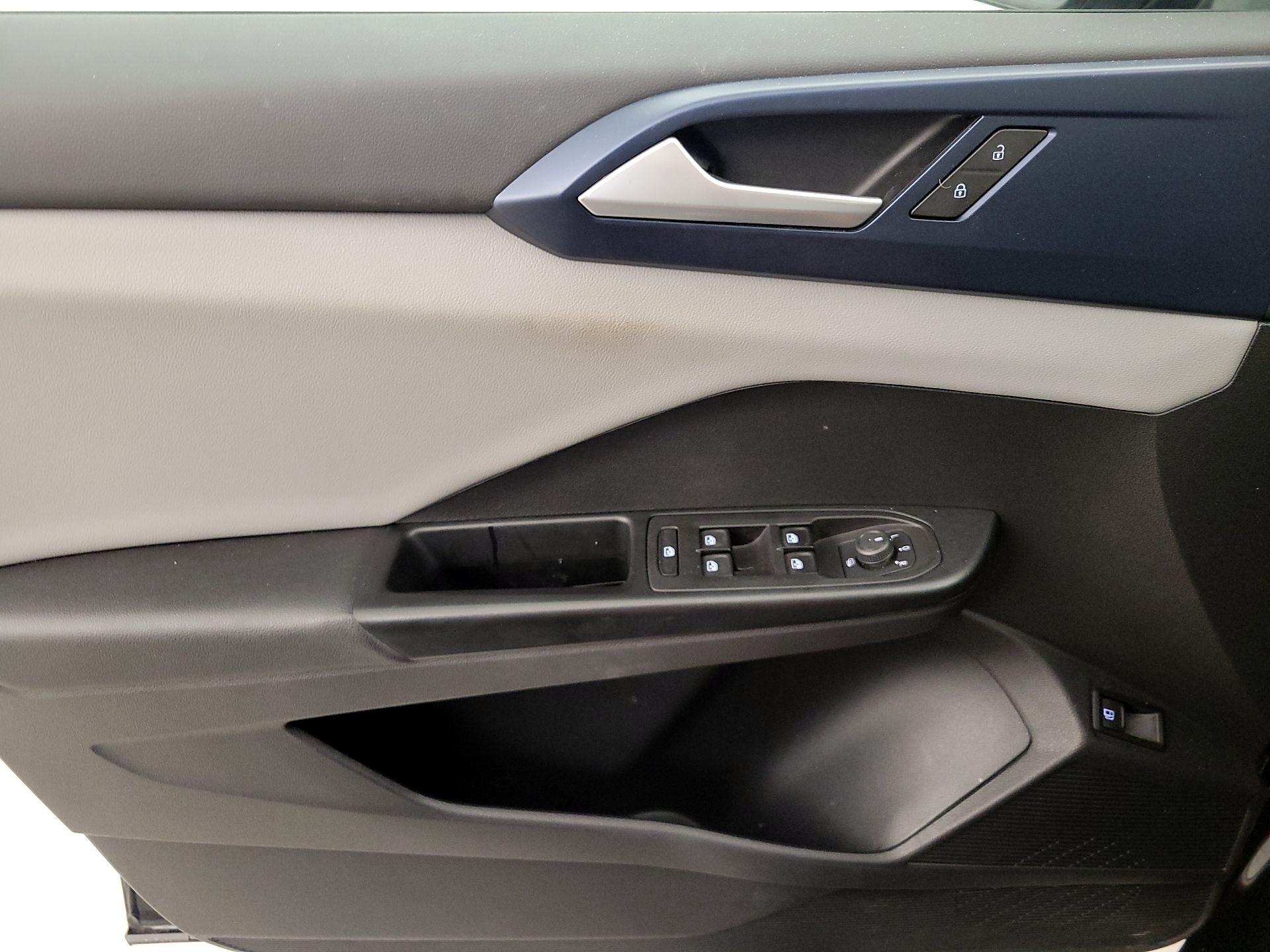 Thumbnail: 2022 Volkswagen Taos - 12