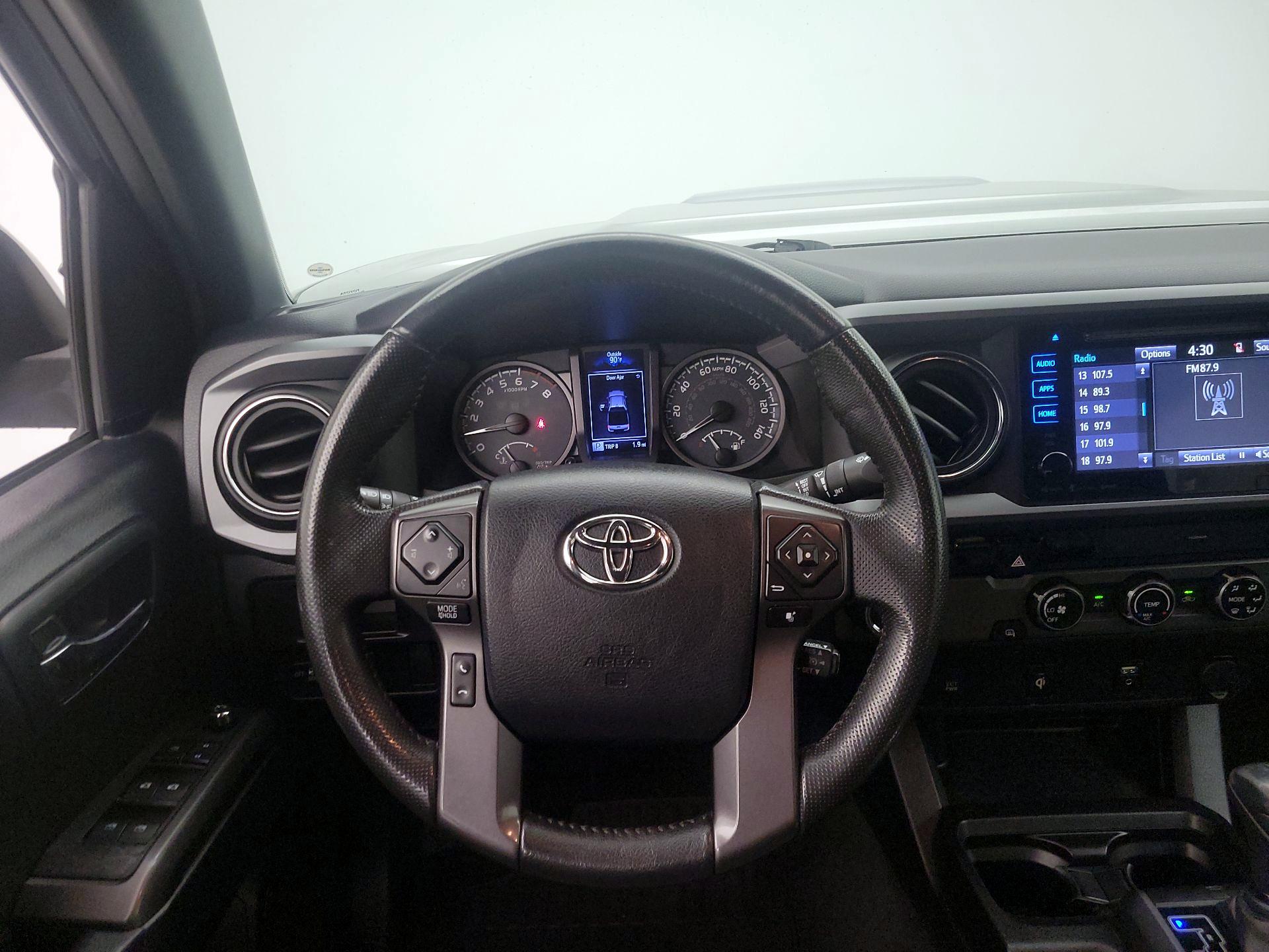 Thumbnail: 2016 Toyota Tacoma - 10