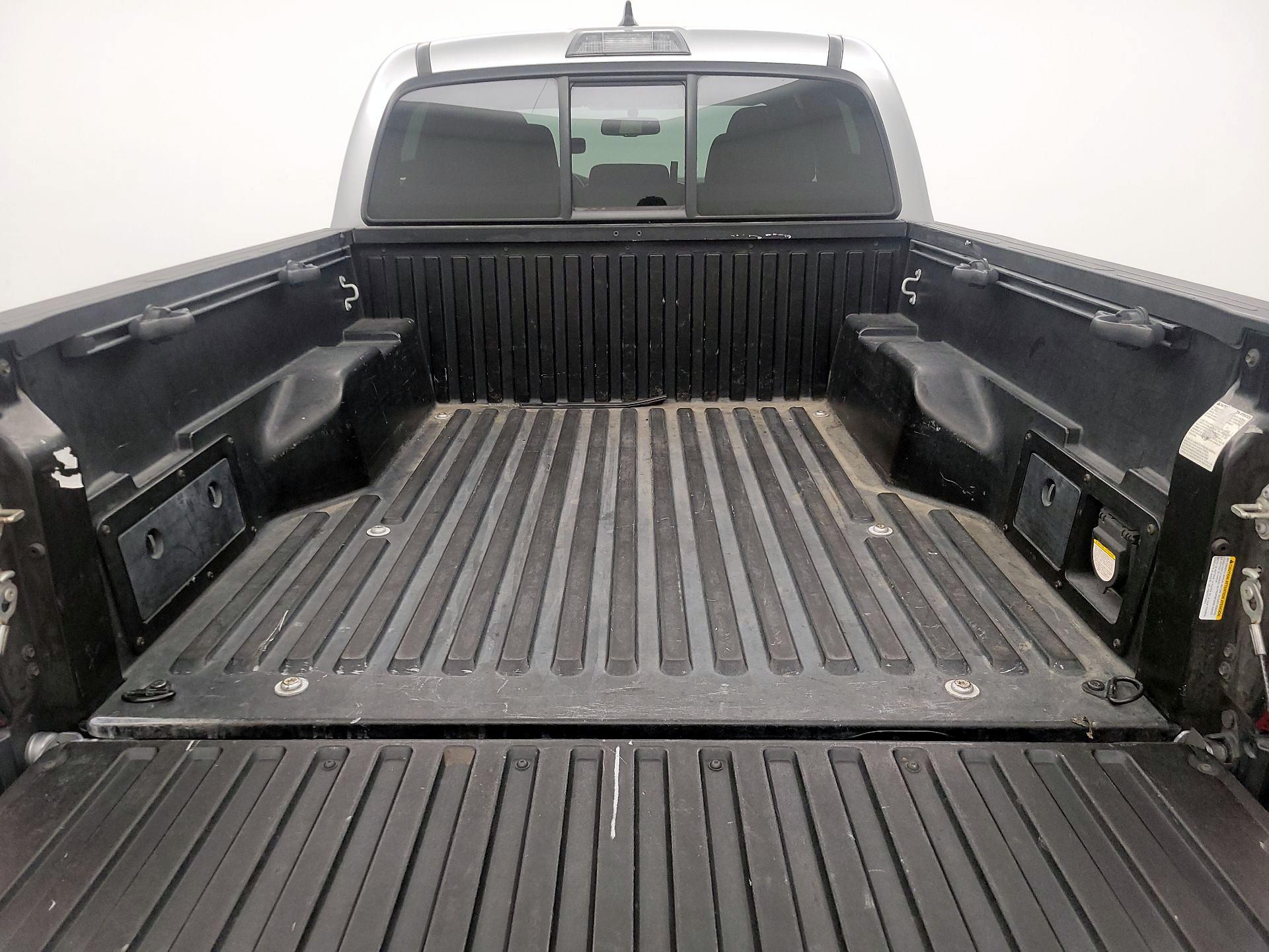 Thumbnail: 2016 Toyota Tacoma - 18