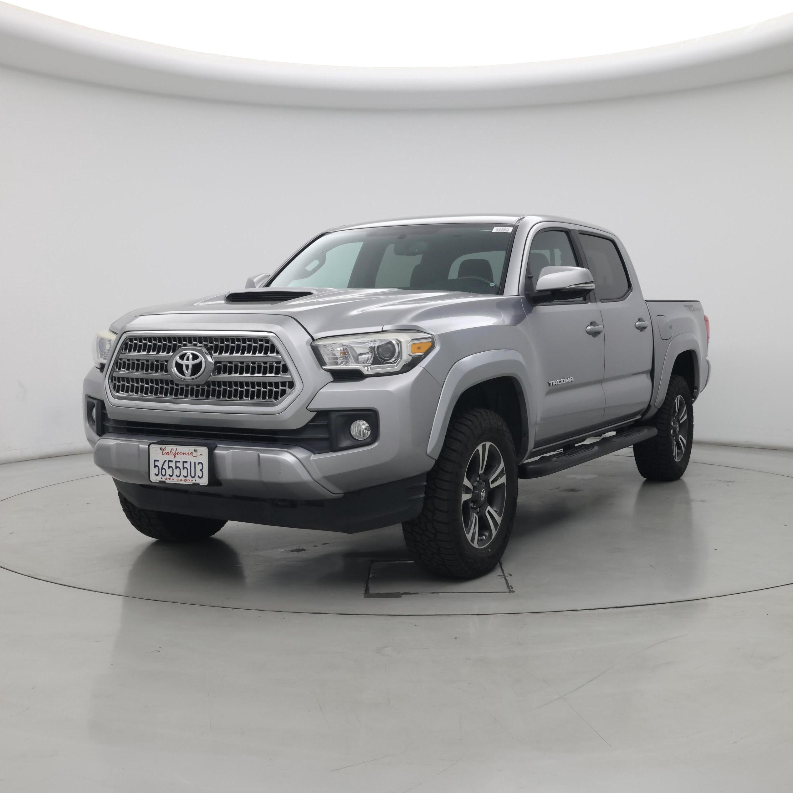 Thumbnail: 2016 Toyota Tacoma - 4