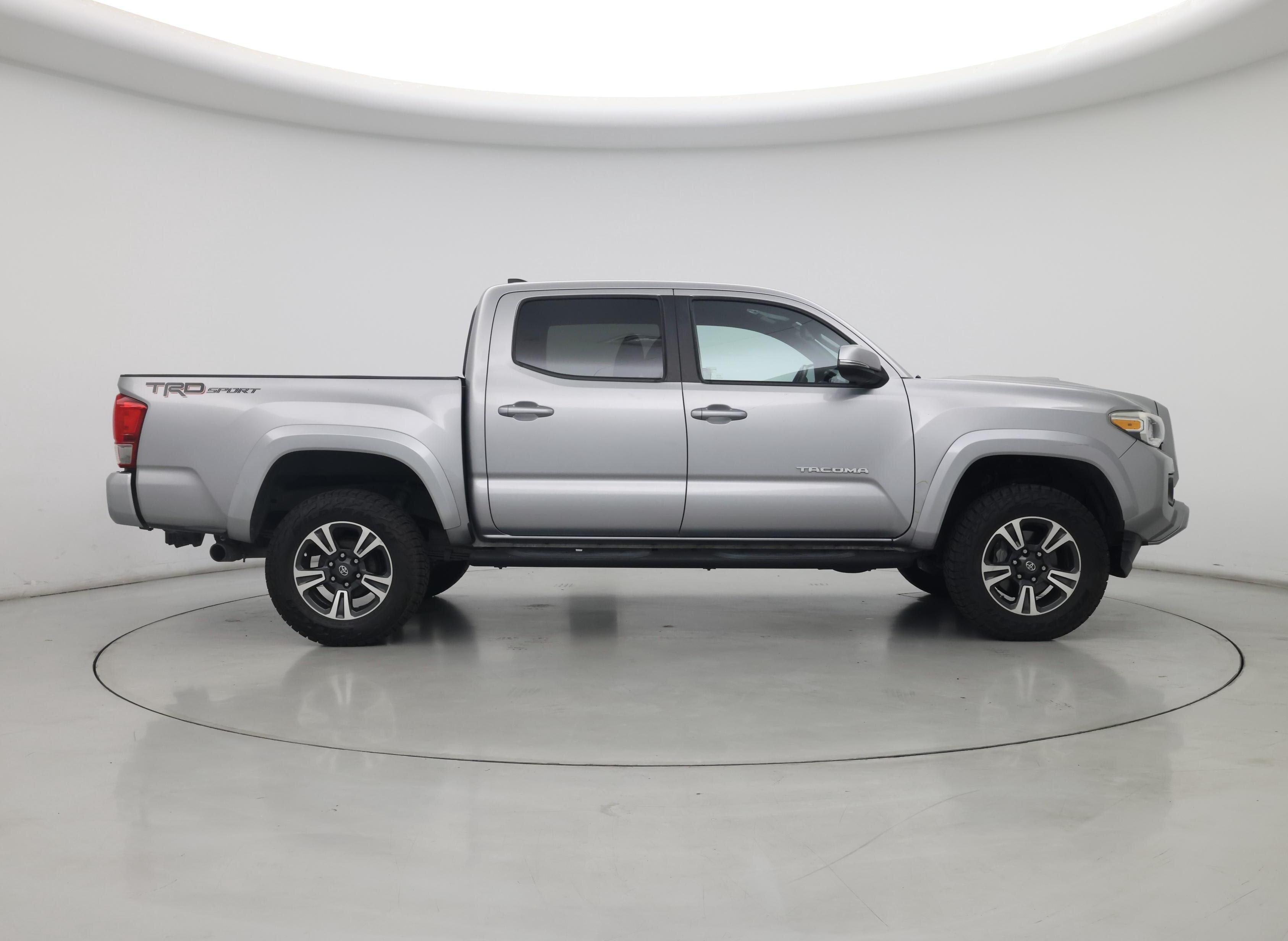 Thumbnail: 2016 Toyota Tacoma - 7