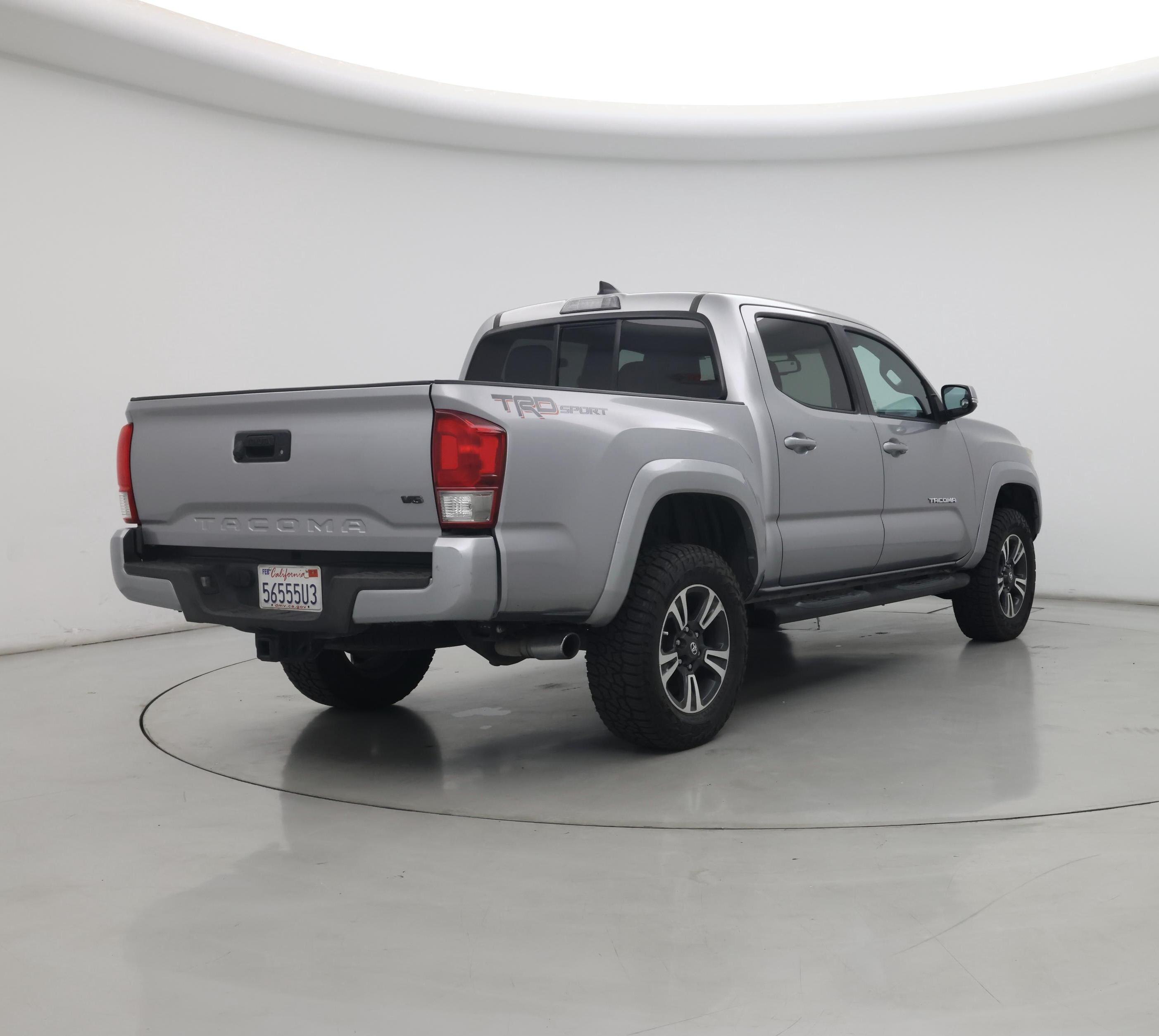 Thumbnail: 2016 Toyota Tacoma - 8