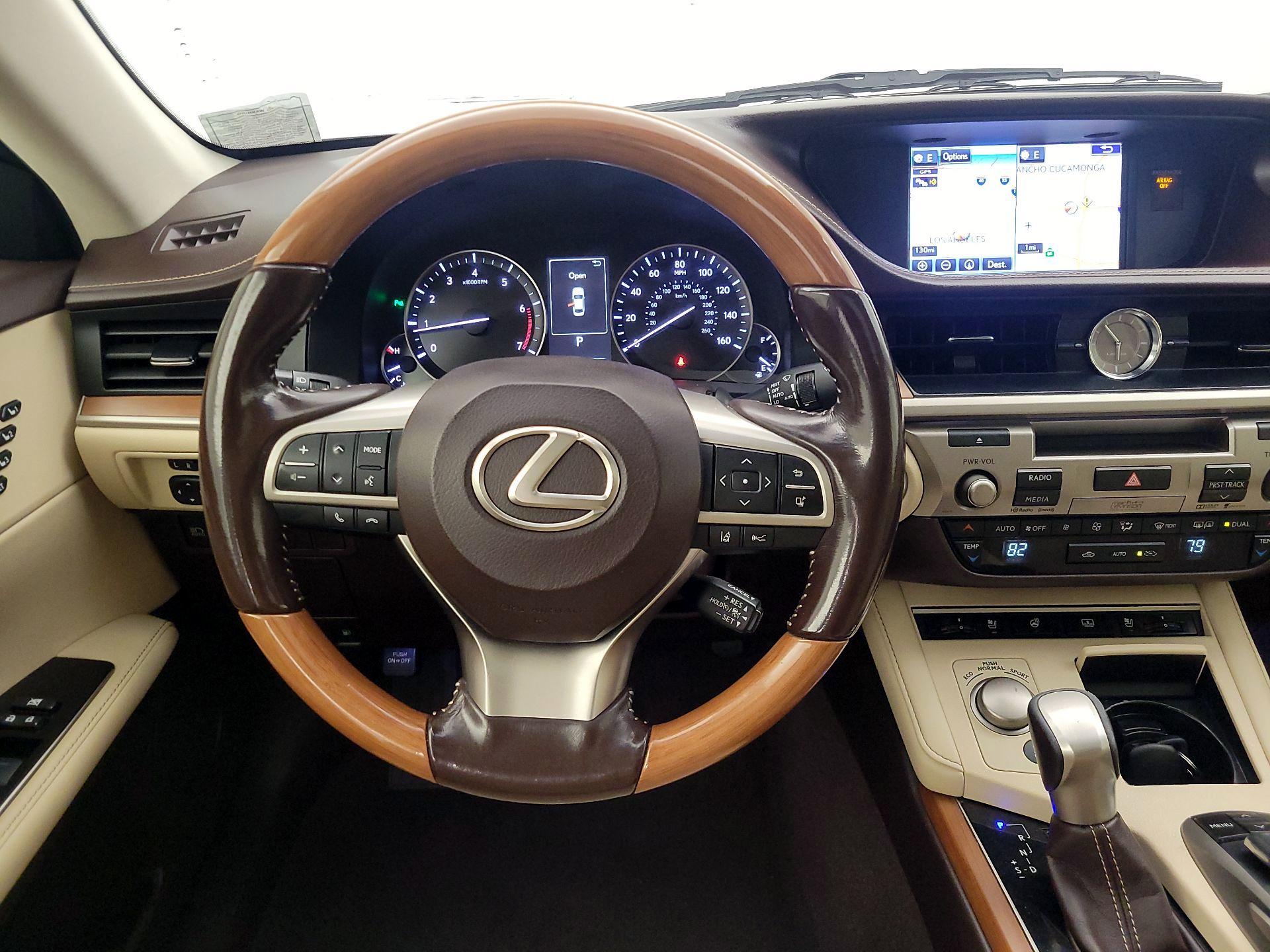 Thumbnail: 2016 Lexus ES - 10