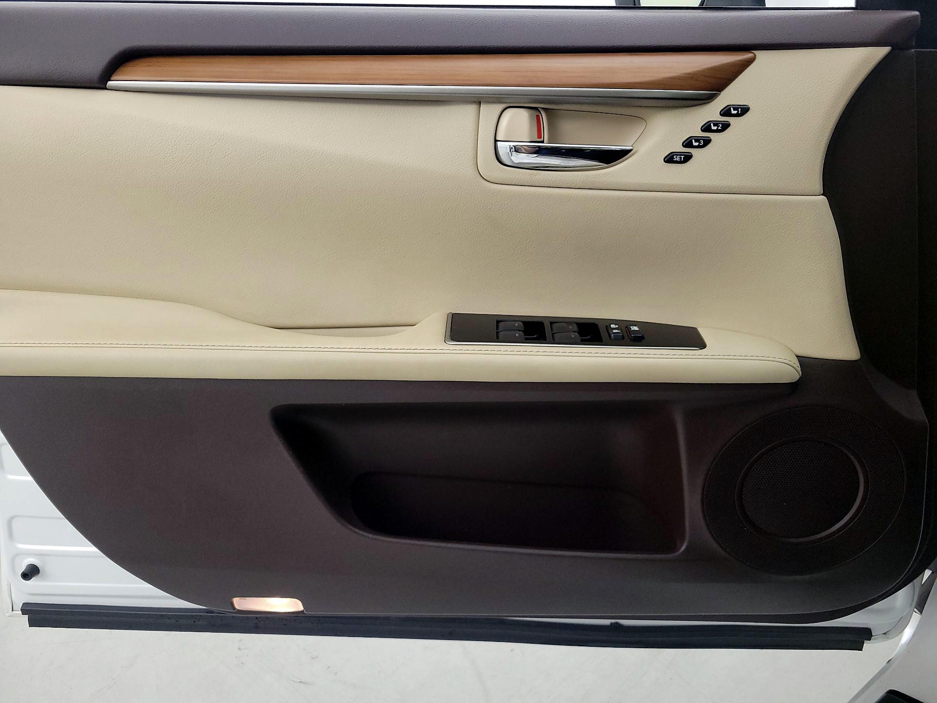 Thumbnail: 2016 Lexus ES - 12