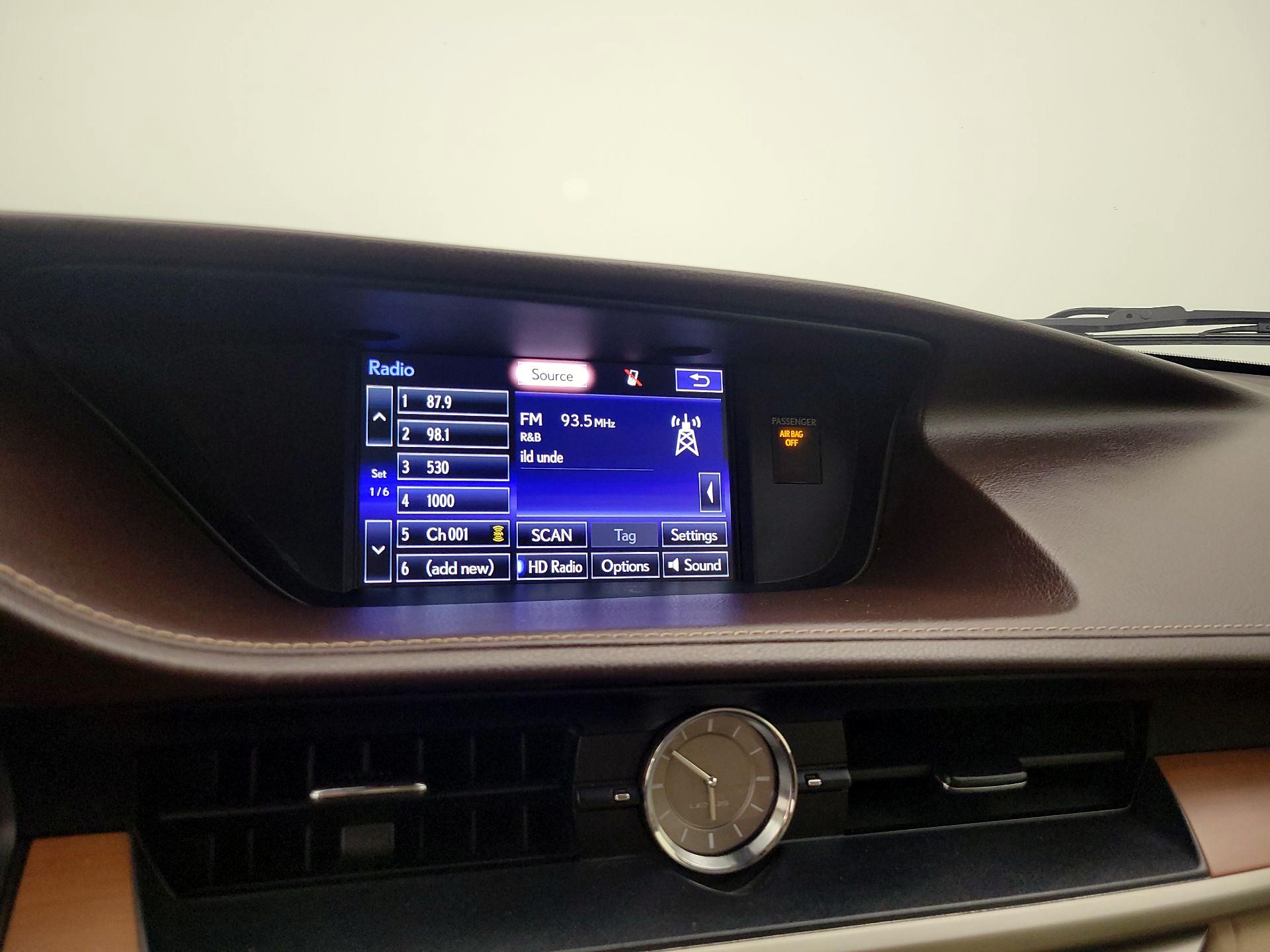 Thumbnail: 2016 Lexus ES - 16