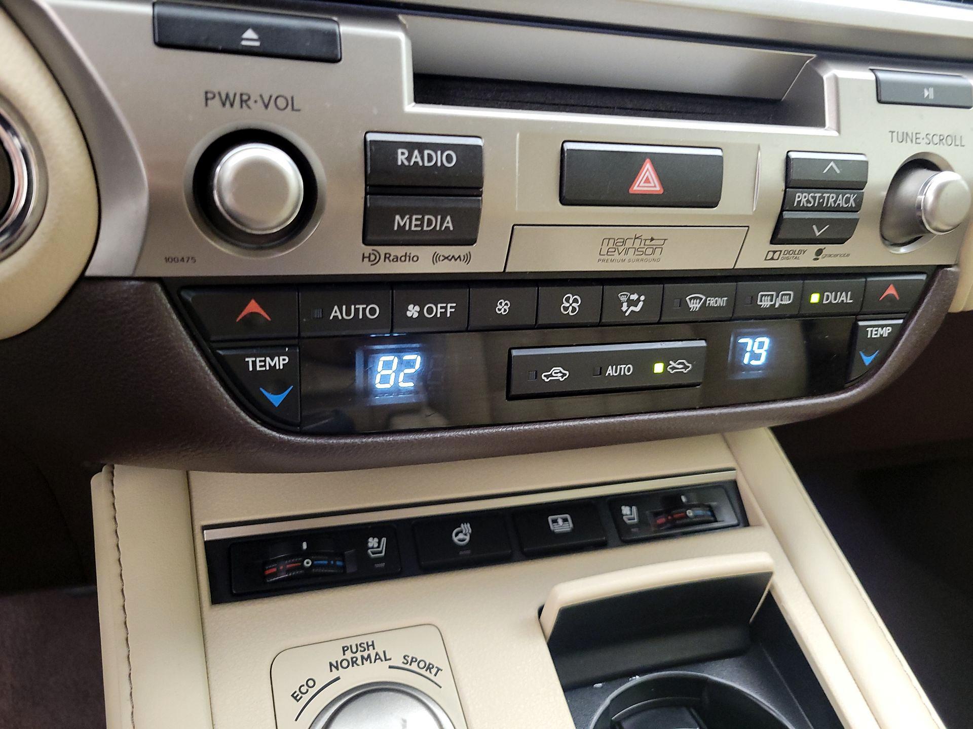 Thumbnail: 2016 Lexus ES - 17