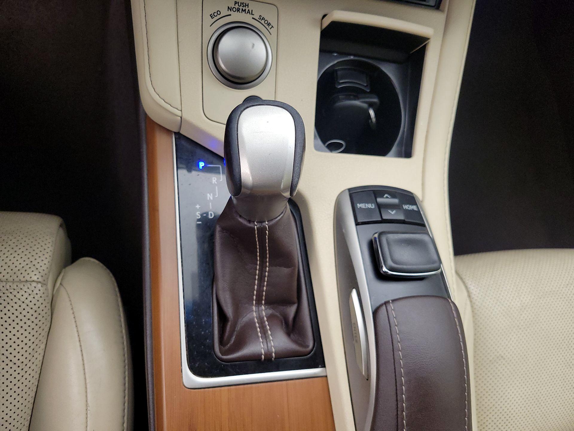 Thumbnail: 2016 Lexus ES - 18