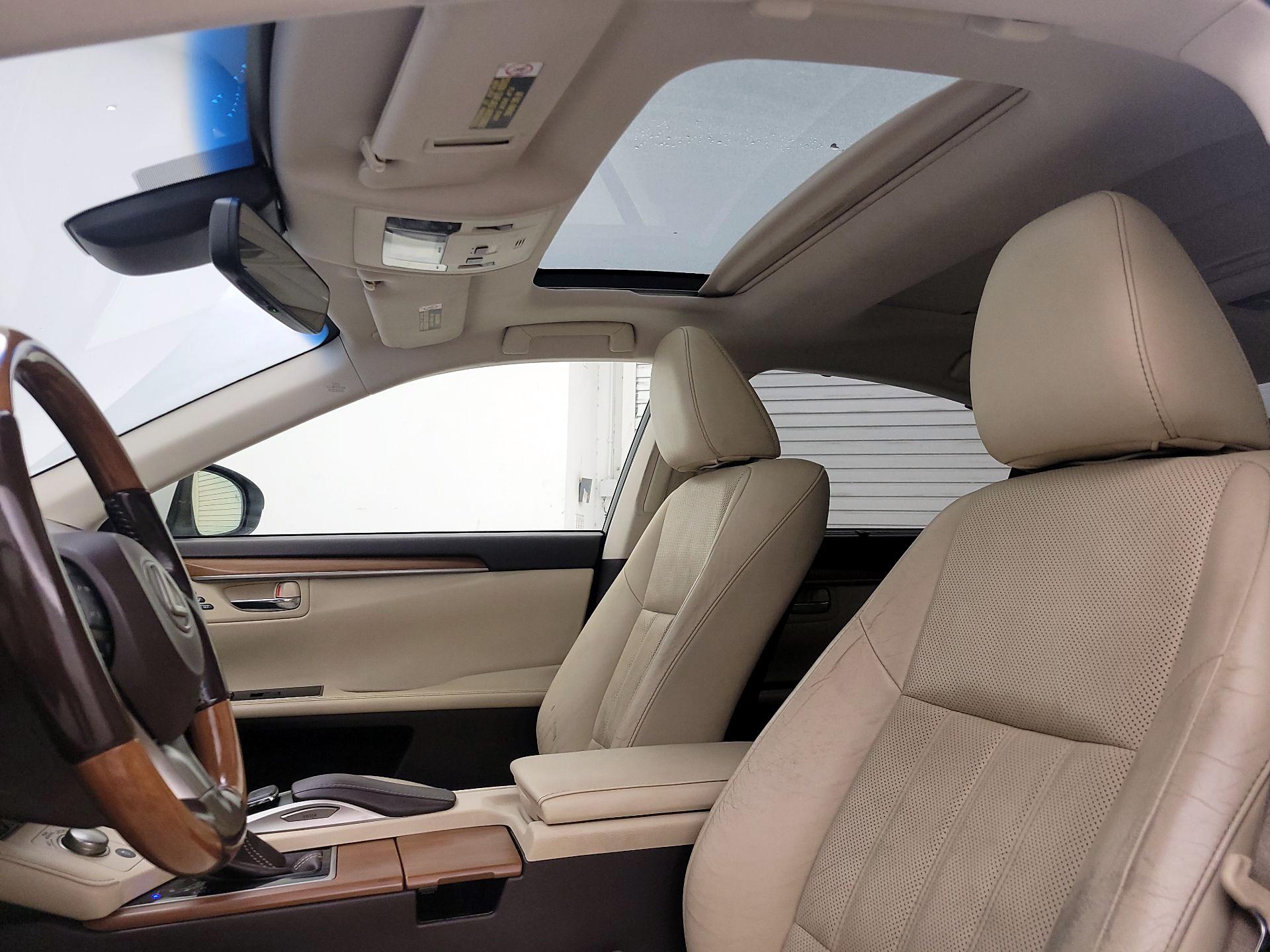 Thumbnail: 2016 Lexus ES - 20
