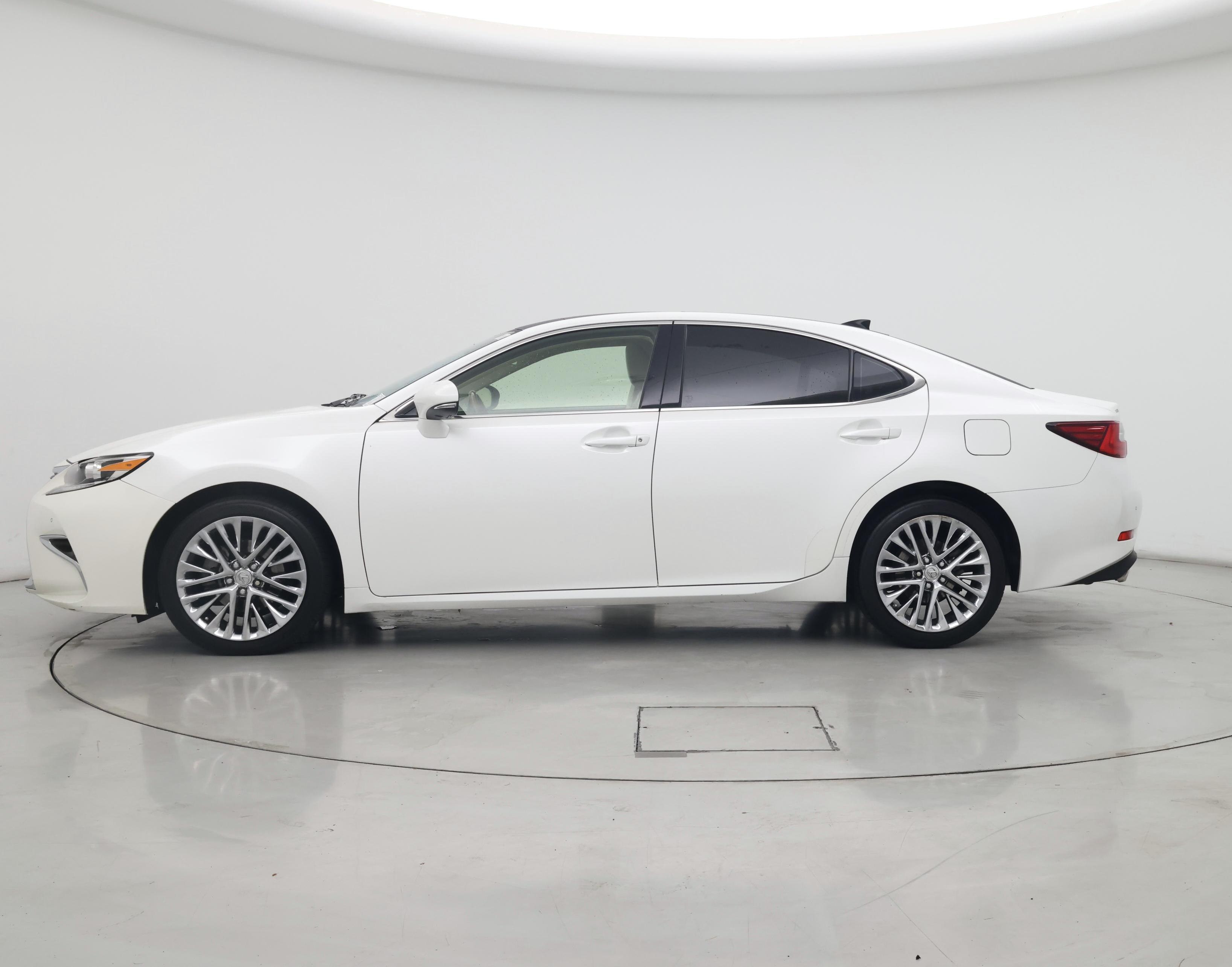 Thumbnail: 2016 Lexus ES - 3