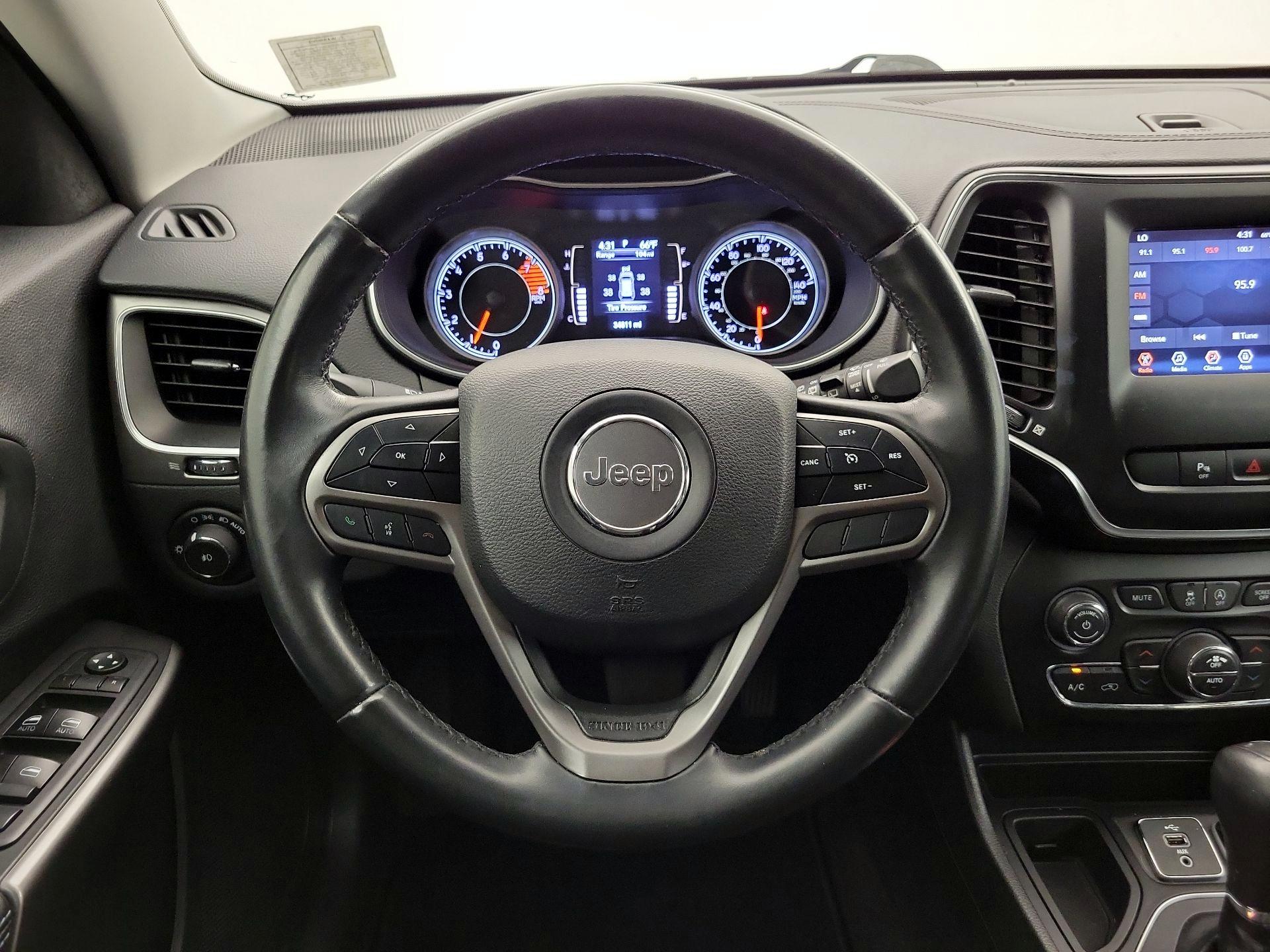 Thumbnail: 2019 Jeep Cherokee - 10