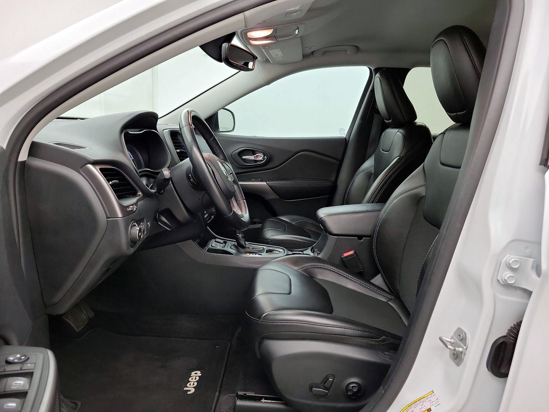 Thumbnail: 2019 Jeep Cherokee - 11