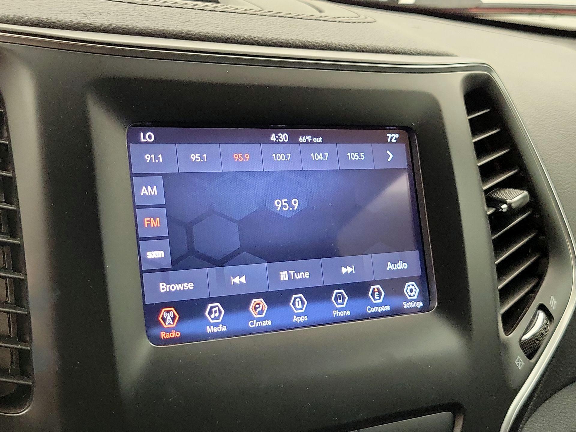 Thumbnail: 2019 Jeep Cherokee - 15