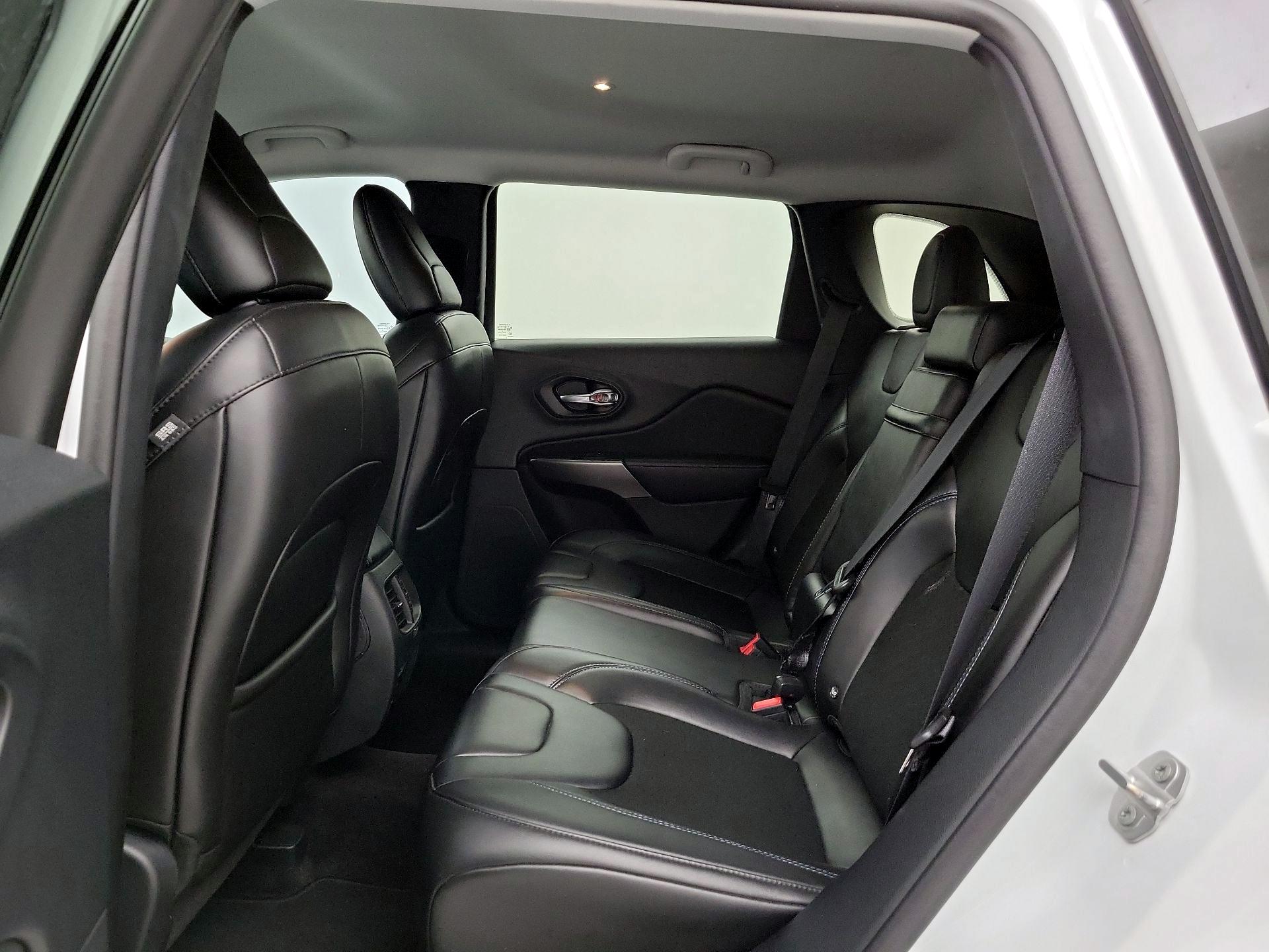 Thumbnail: 2019 Jeep Cherokee - 19