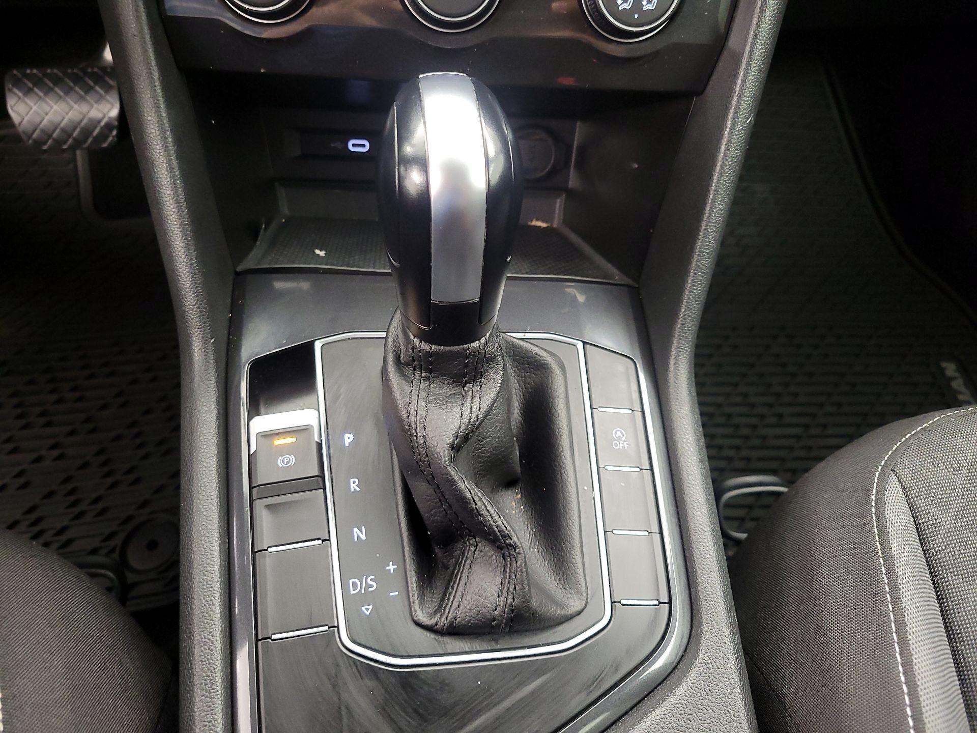 Thumbnail: 2021 Volkswagen Tiguan - 16