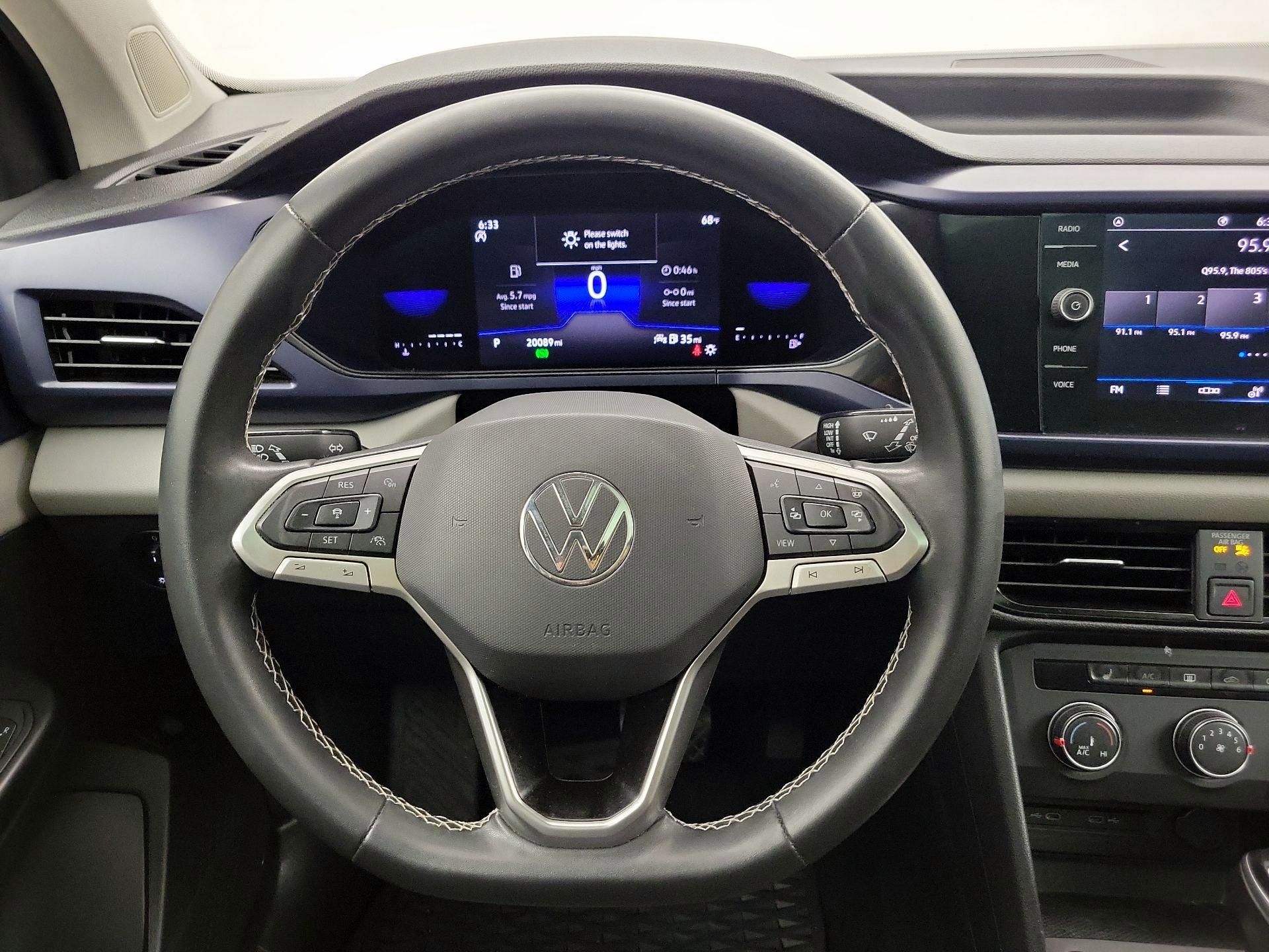 Thumbnail: 2022 Volkswagen Taos - 10