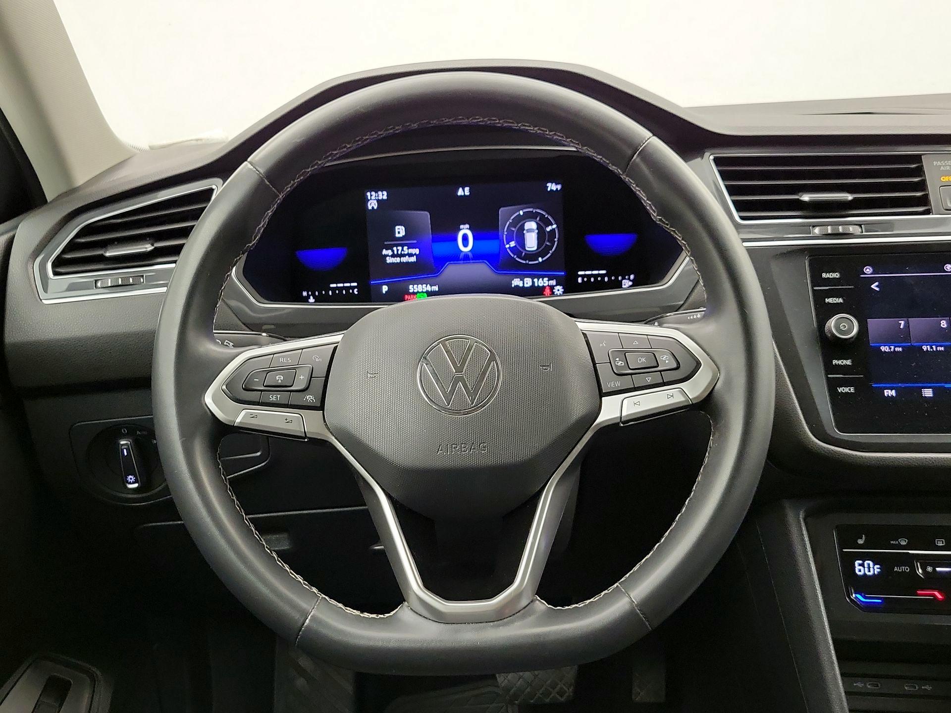Thumbnail: 2022 Volkswagen Tiguan - 10