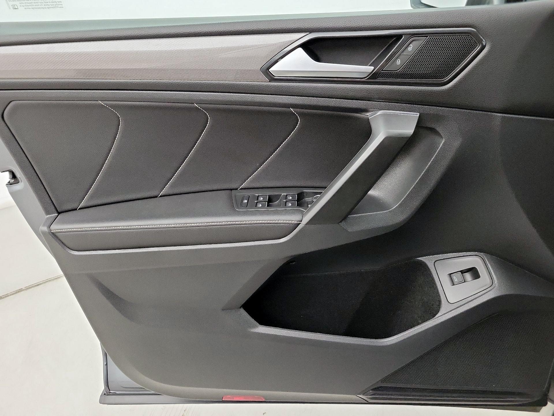 Thumbnail: 2022 Volkswagen Tiguan - 12